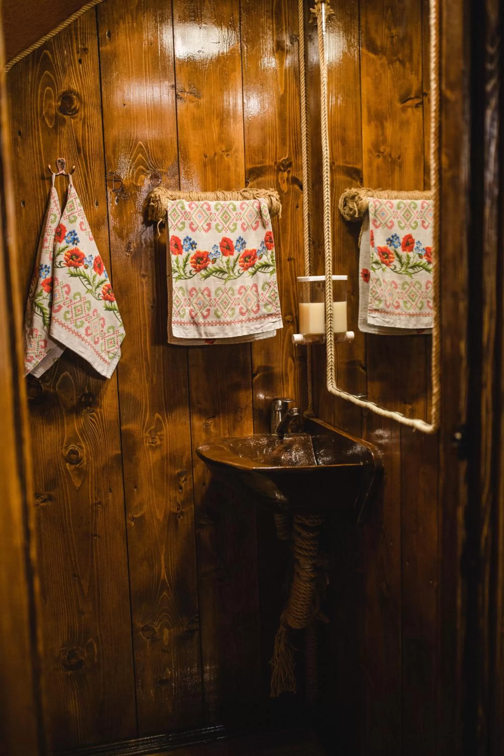 Bathroom in Kolyba Opryshkiv