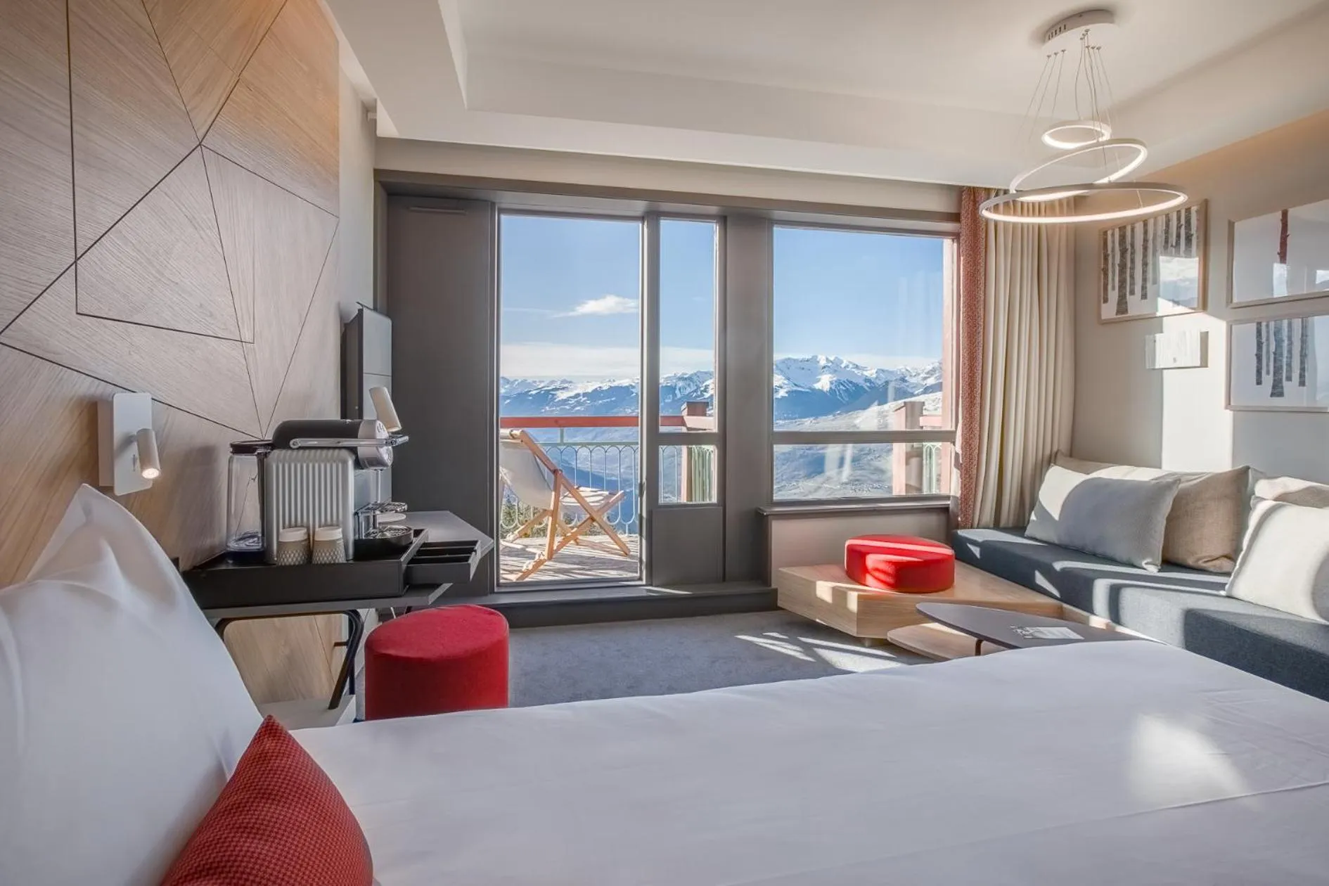 Bedroom, Bed in Altezza - Arc 1800 Hotel & Spa - ex Mercure