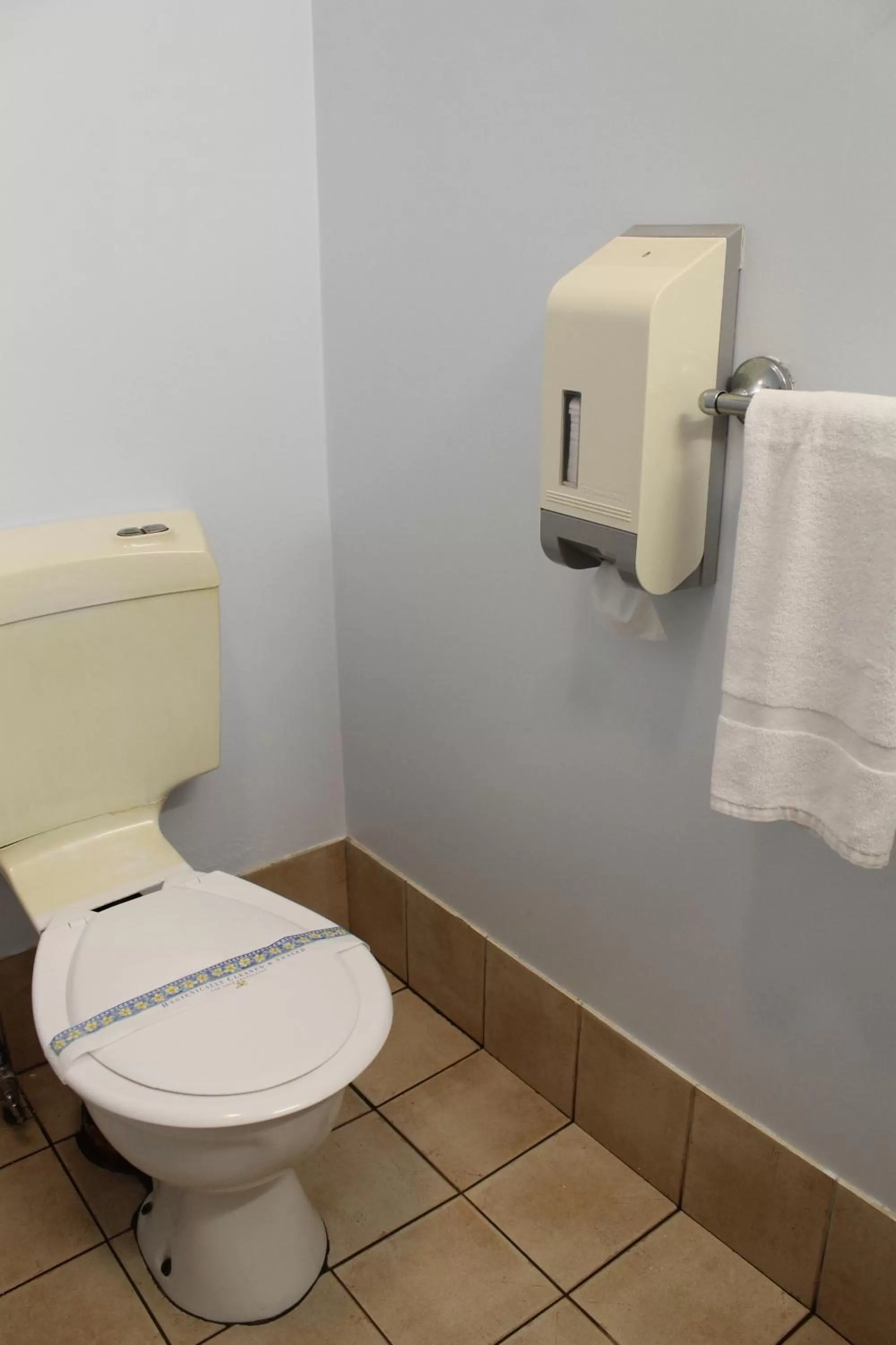 Bathroom in Rocky Glen Hotel Motel Gladstone