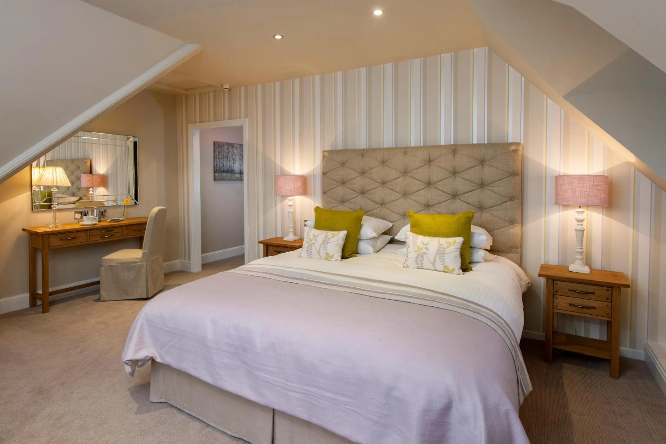 Photo of the whole room, Bed in The Manor Elstree