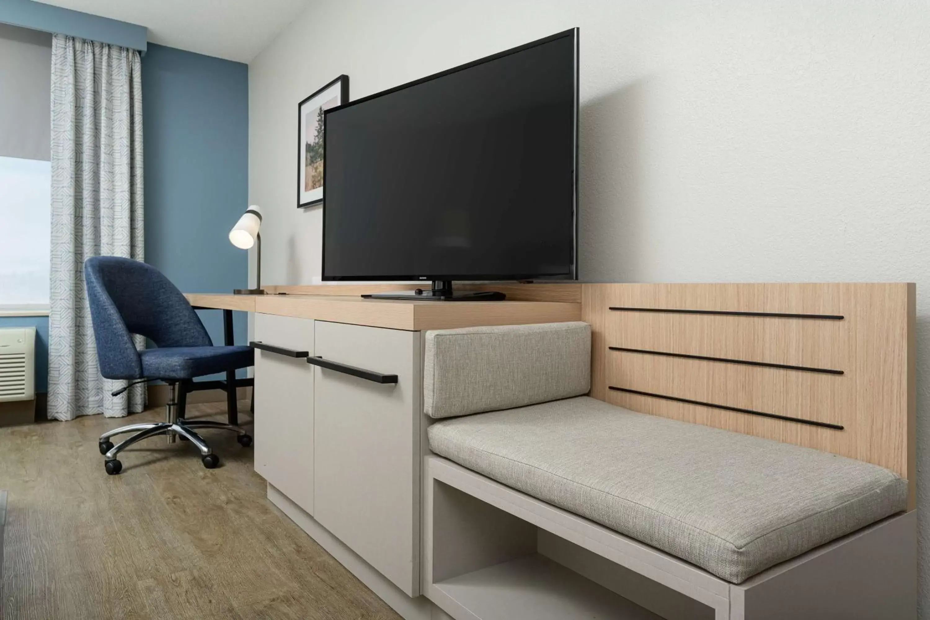 King Room - Hearing Accessible with Bathtub in Hilton Garden Inn Chattanooga/Hamilton Place King Room - Hearing Accessible with Bathtub in Hilton Garden Inn Chattanooga/Hamilton Place