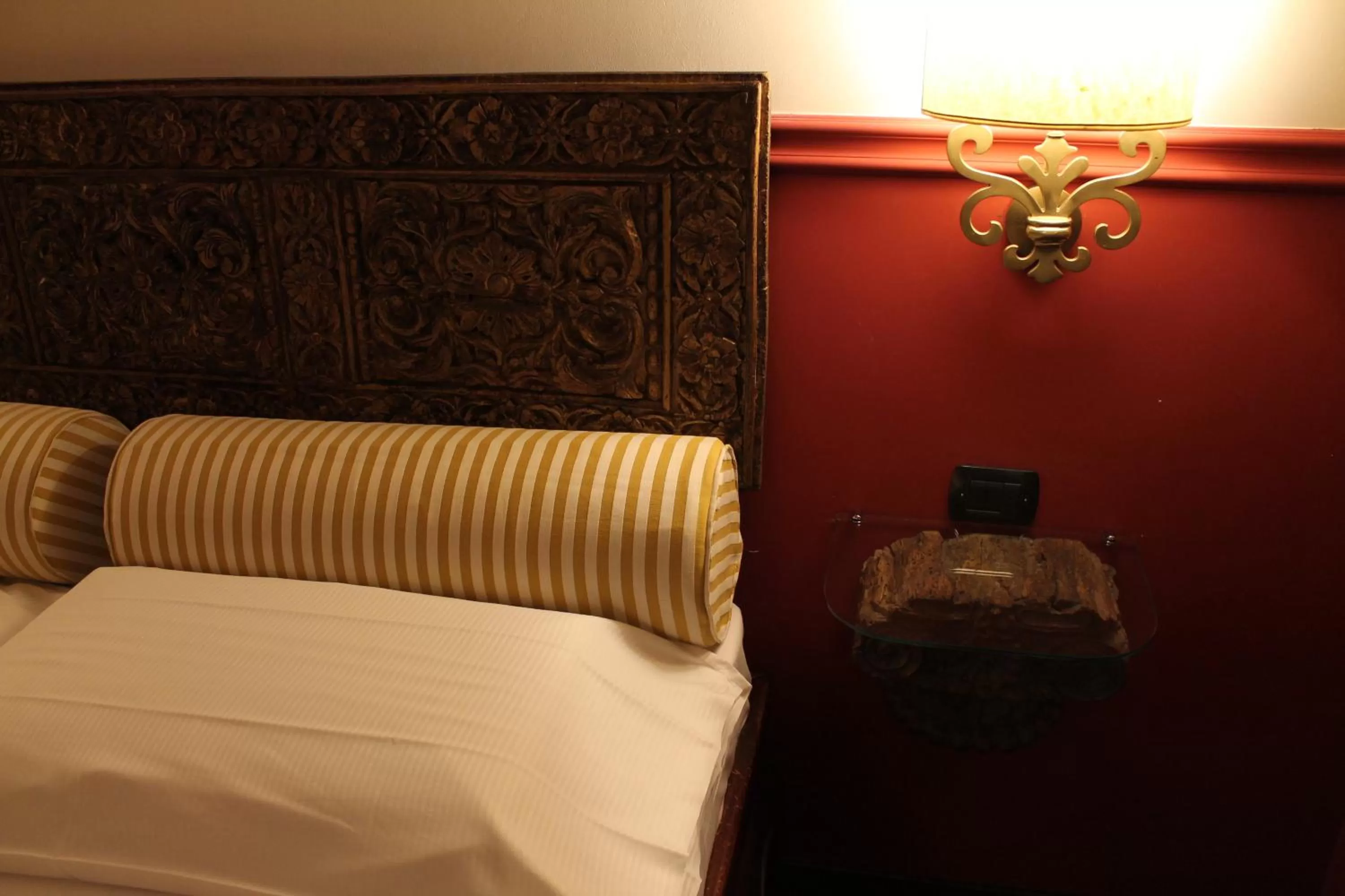 Decorative detail, Bed in Hotel Don Carlo