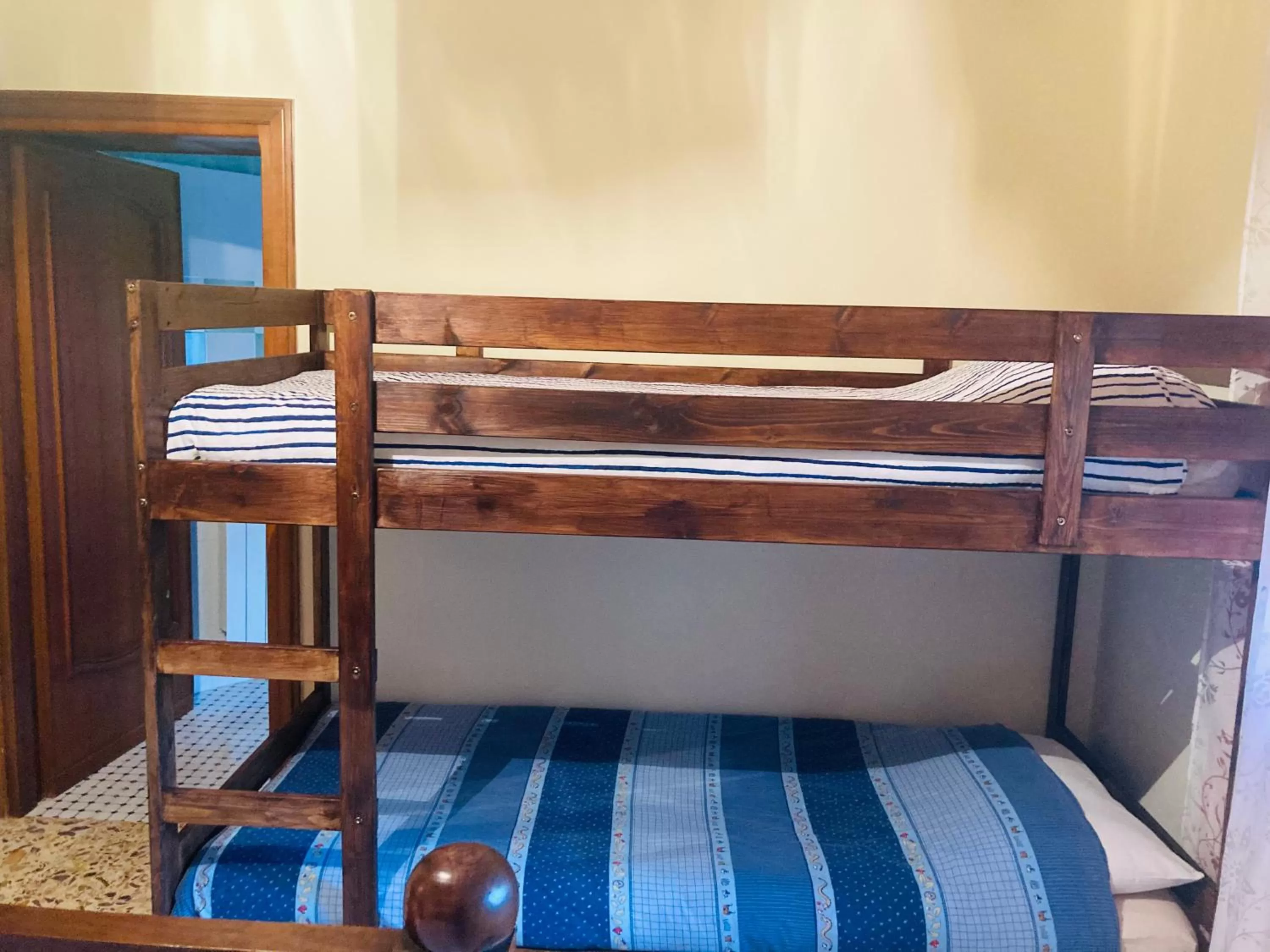 bunk bed, Bed in B&B Calecatine