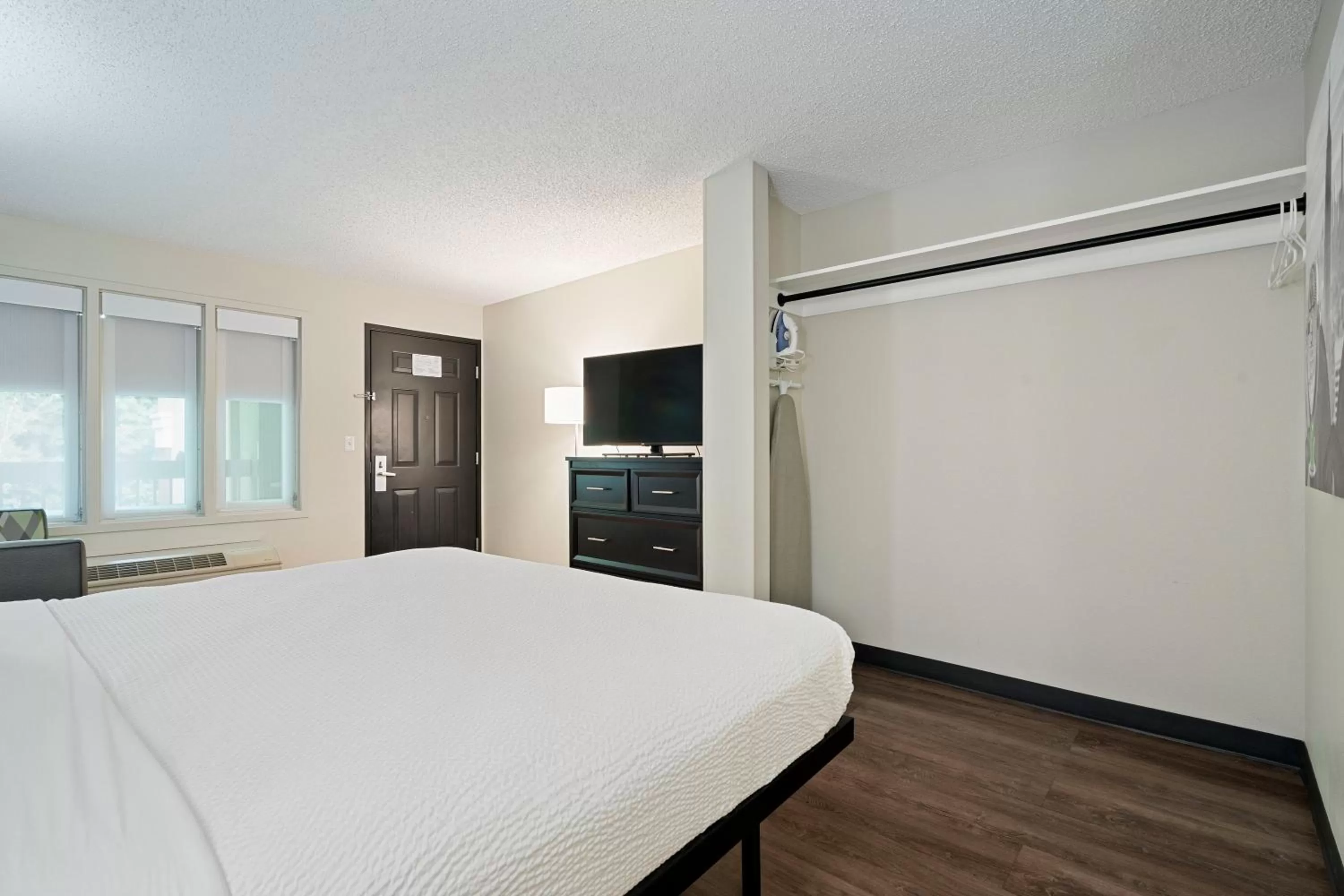 Bed in Extended Stay America Suites - Seattle - Redmond