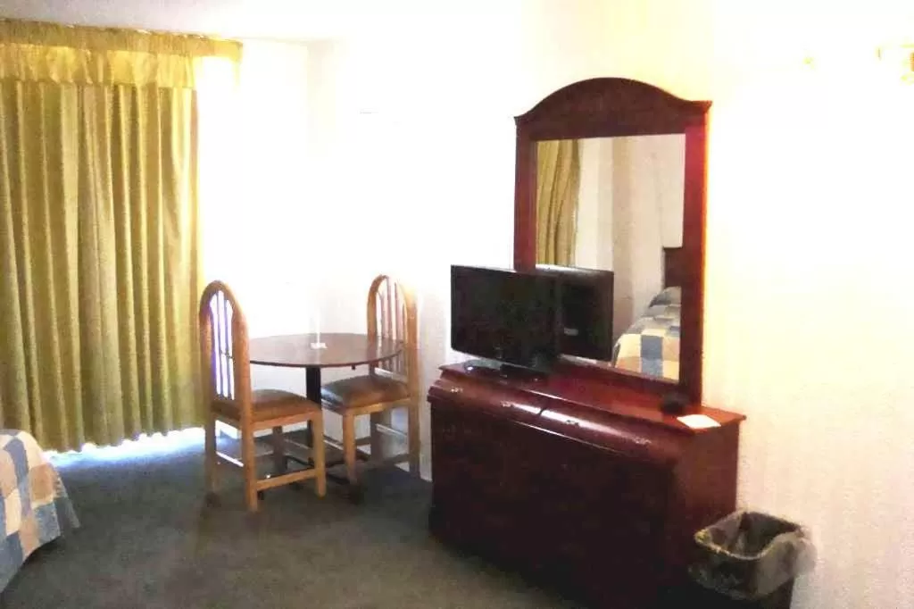 TV/Entertainment Center in Leo Hotel