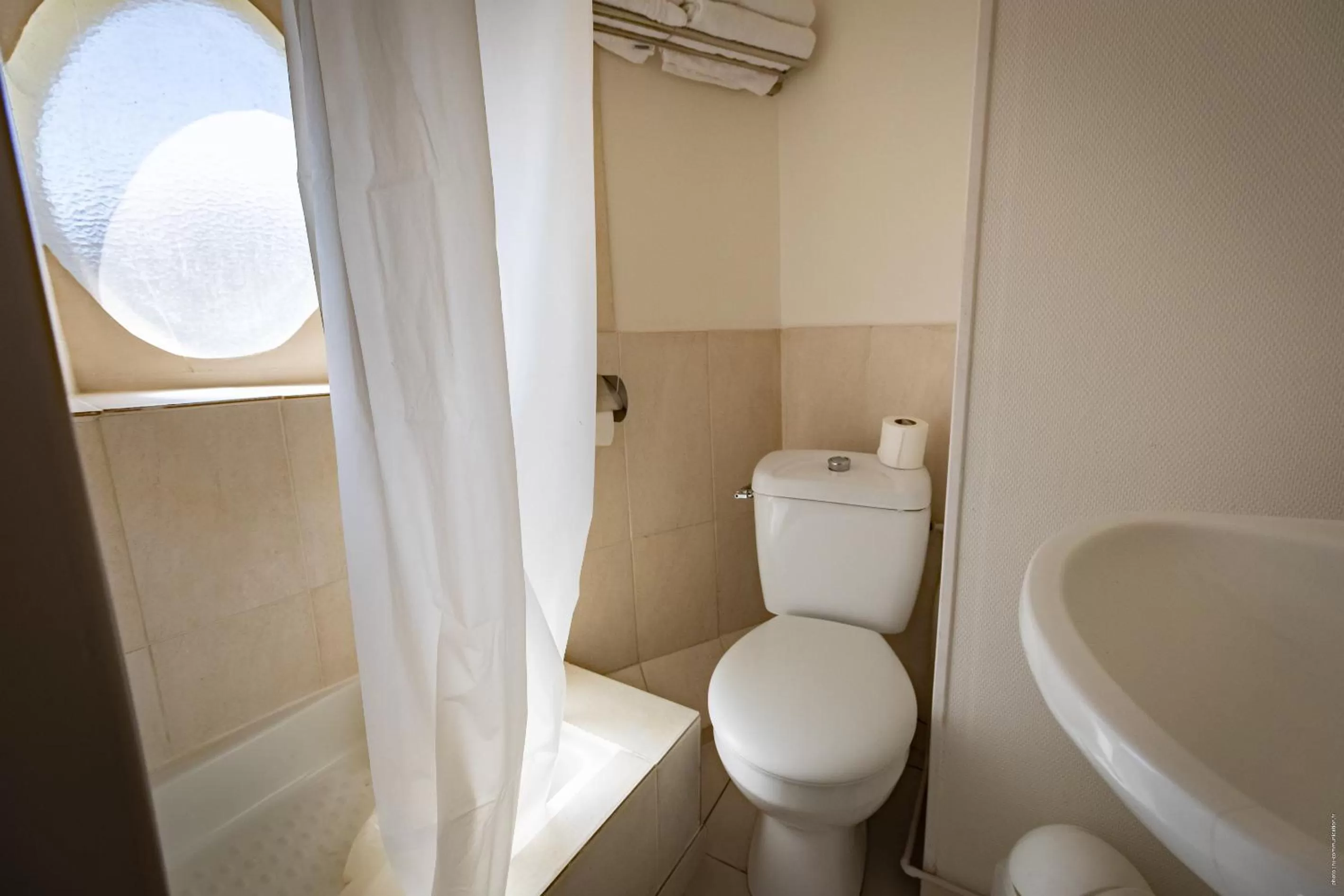 Shower in Hotel de la Gare