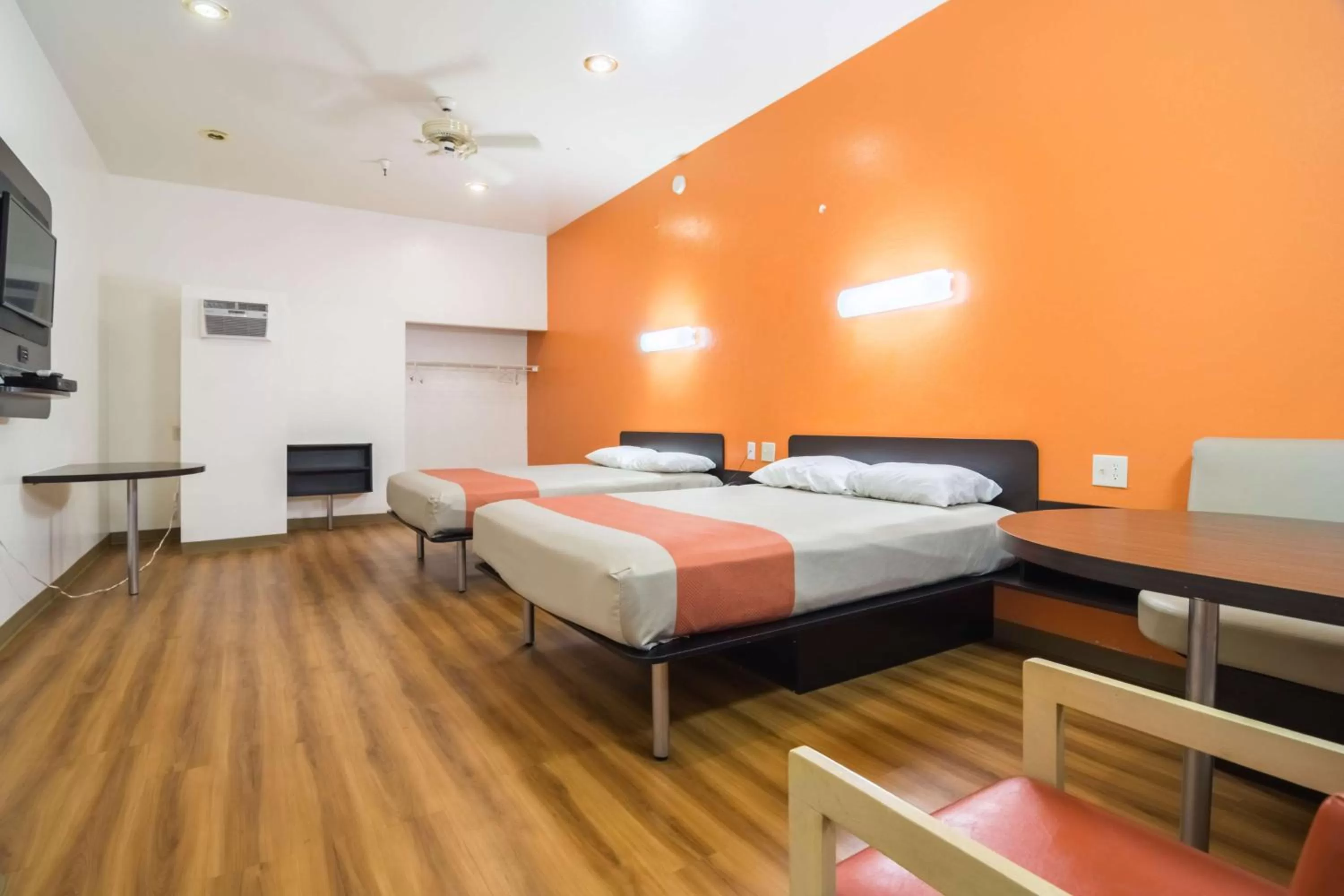 TV and multimedia, Bed in Motel 6-Globe, AZ