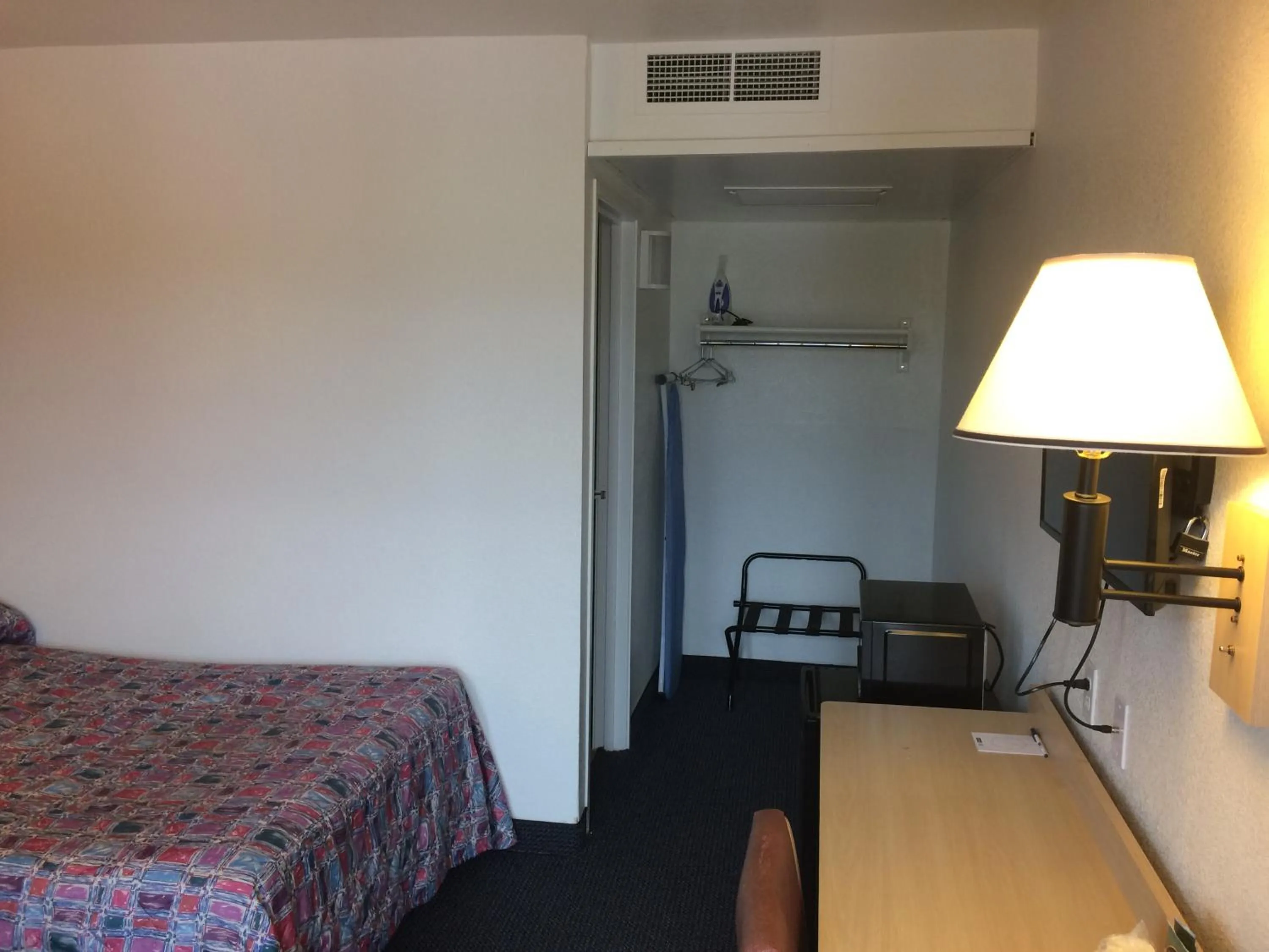 Bed in Travelodge by Wyndham Raton