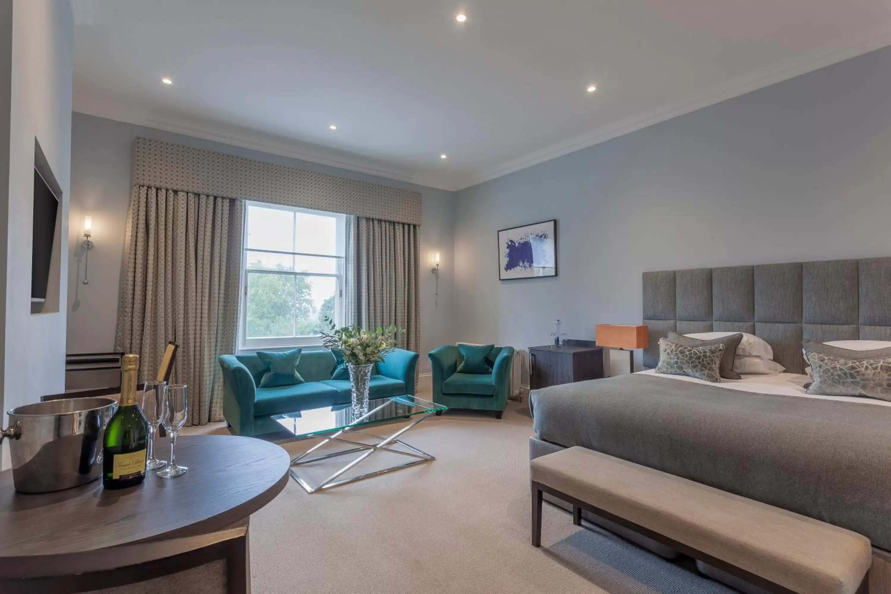 Deluxe Double Room in Oatlands Park Hotel Deluxe Double Room in Oatlands Park Hotel