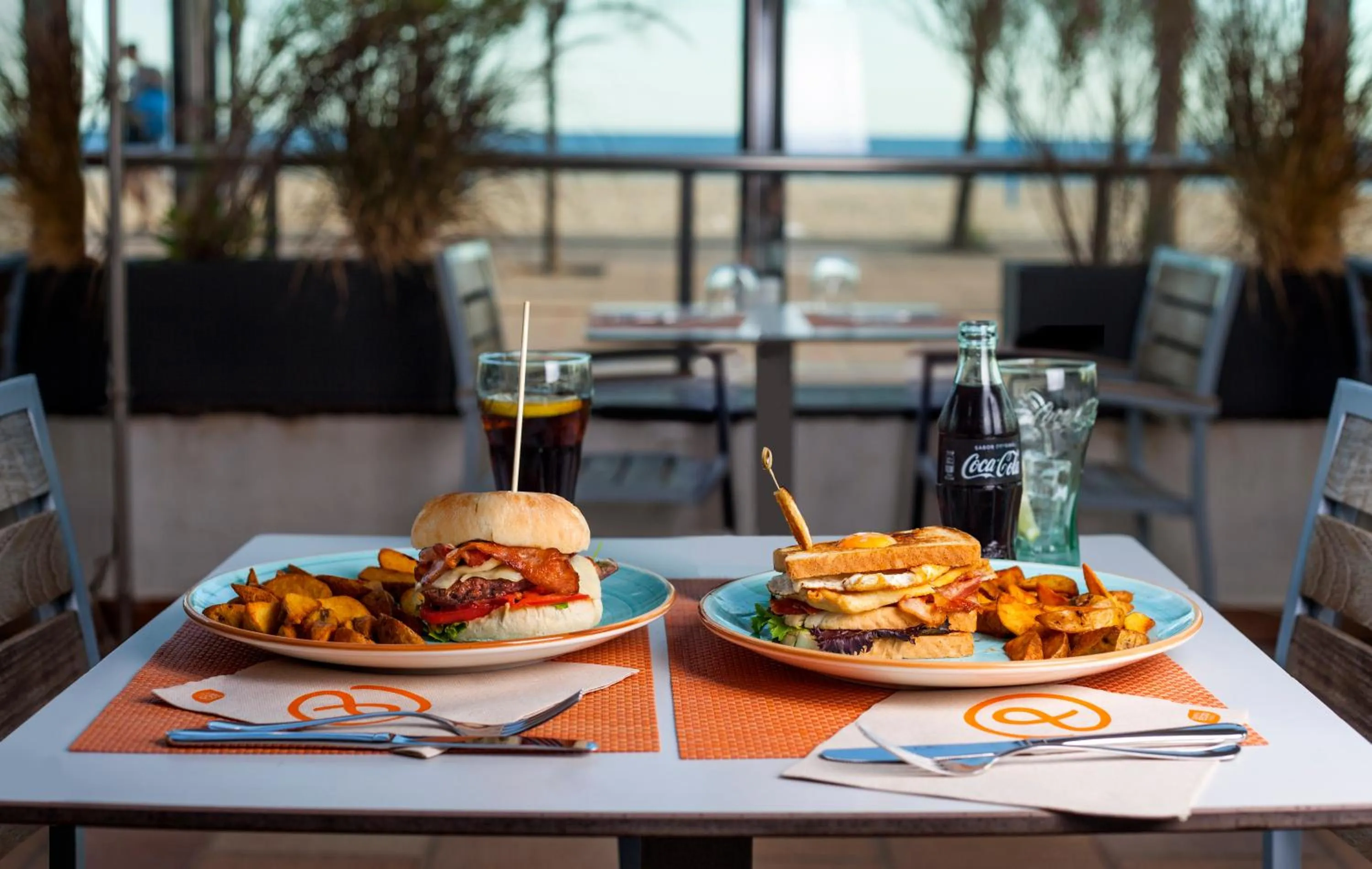 Restaurant/places to eat in Hotel Monterrey Roses by Pierre & Vacances