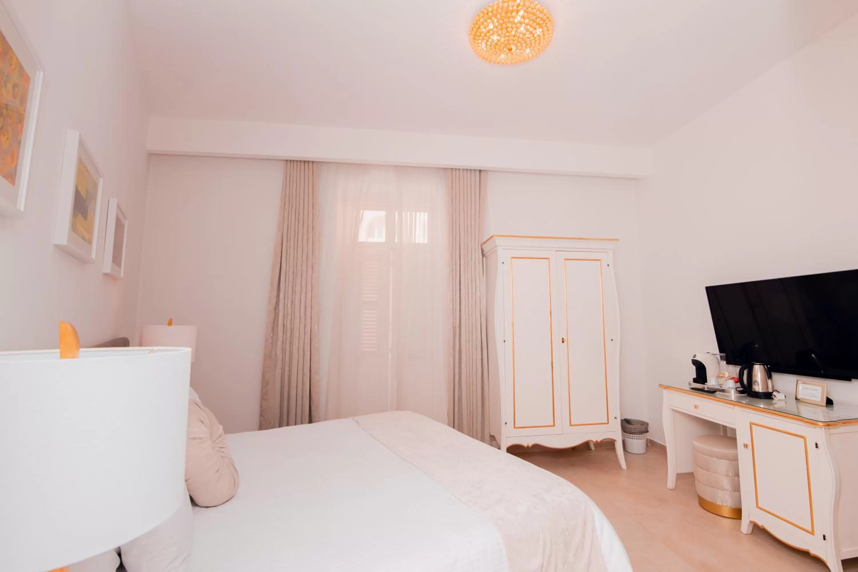 Bed in Giorgio Boutique Hotel