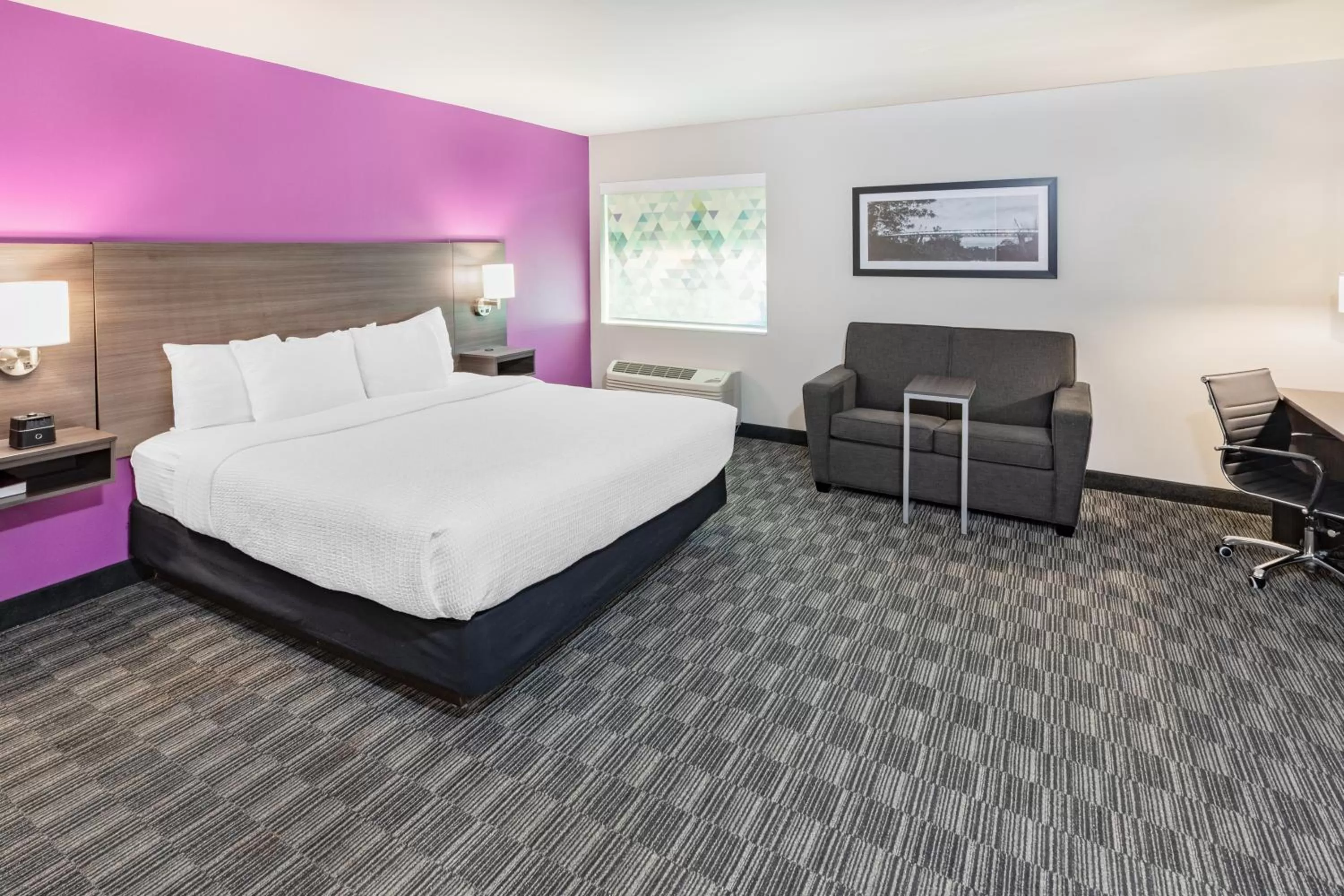 Photo of the whole room, Bed in La Quinta by Wyndham Houston Southwest