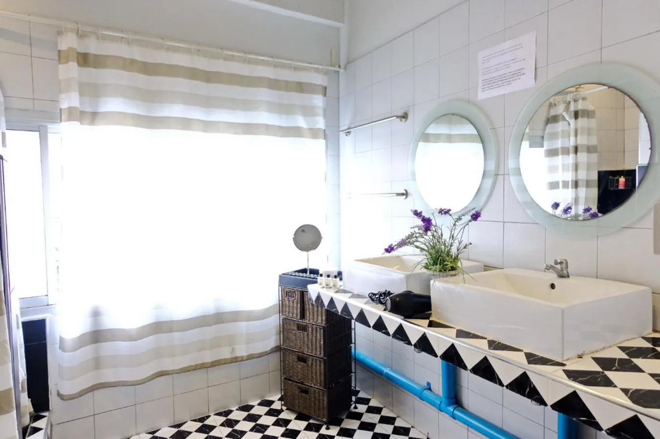 Toilet in Bangkok Nomad Hostel