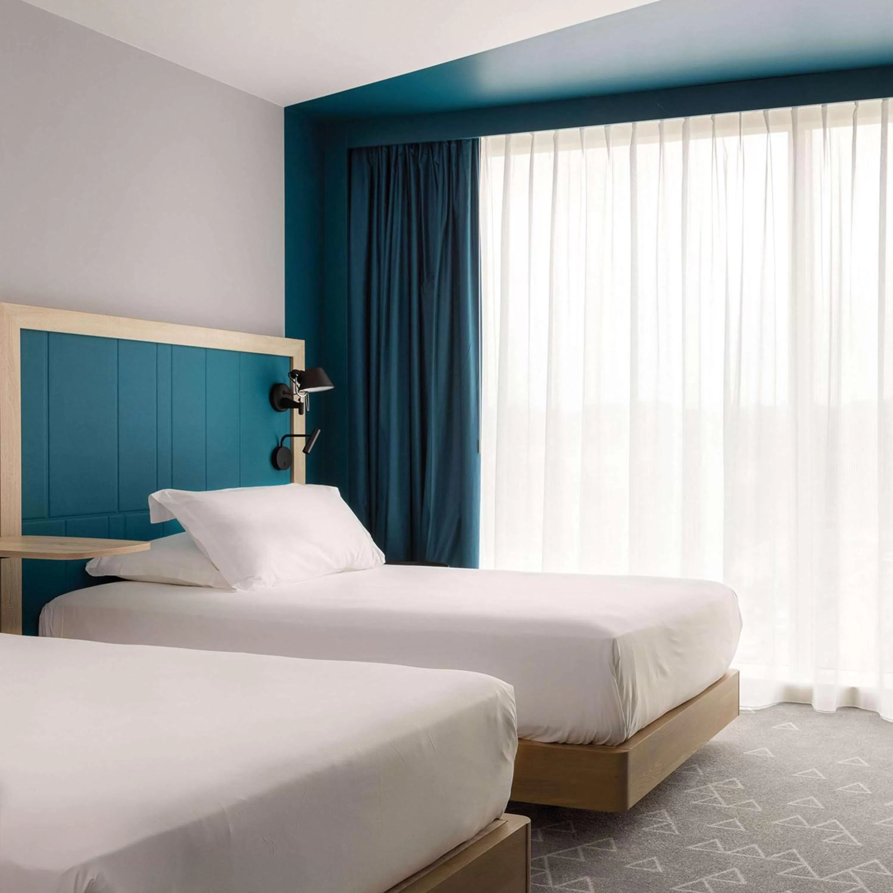 Bed in Hampton by Hilton Tours Centre, France