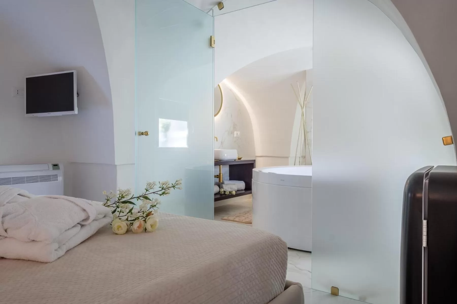 Photo of the whole room, Bed in La Bella Ostuni Suites
