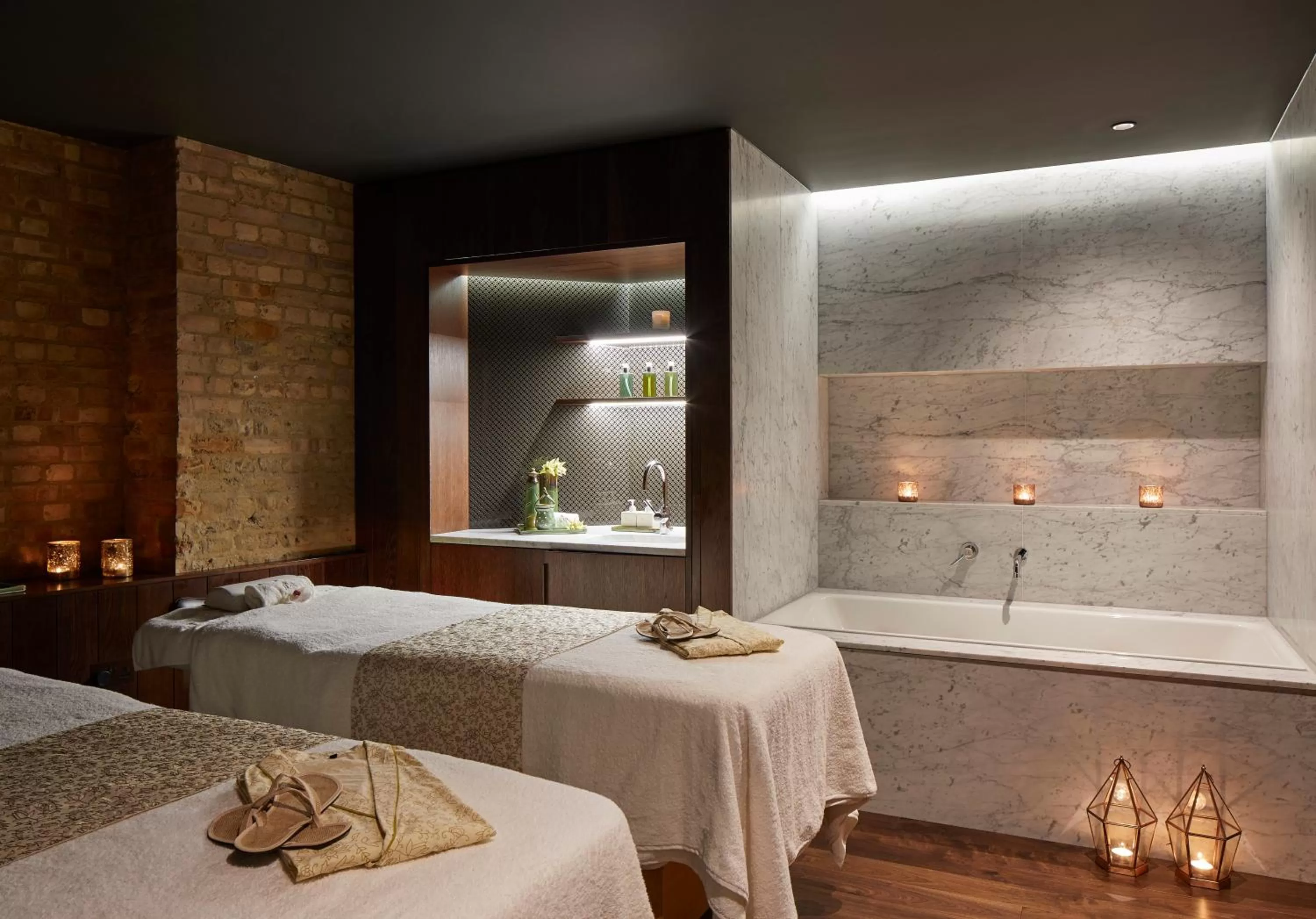 Hot Tub, Bed in St. James' Court, A Taj Hotel, London