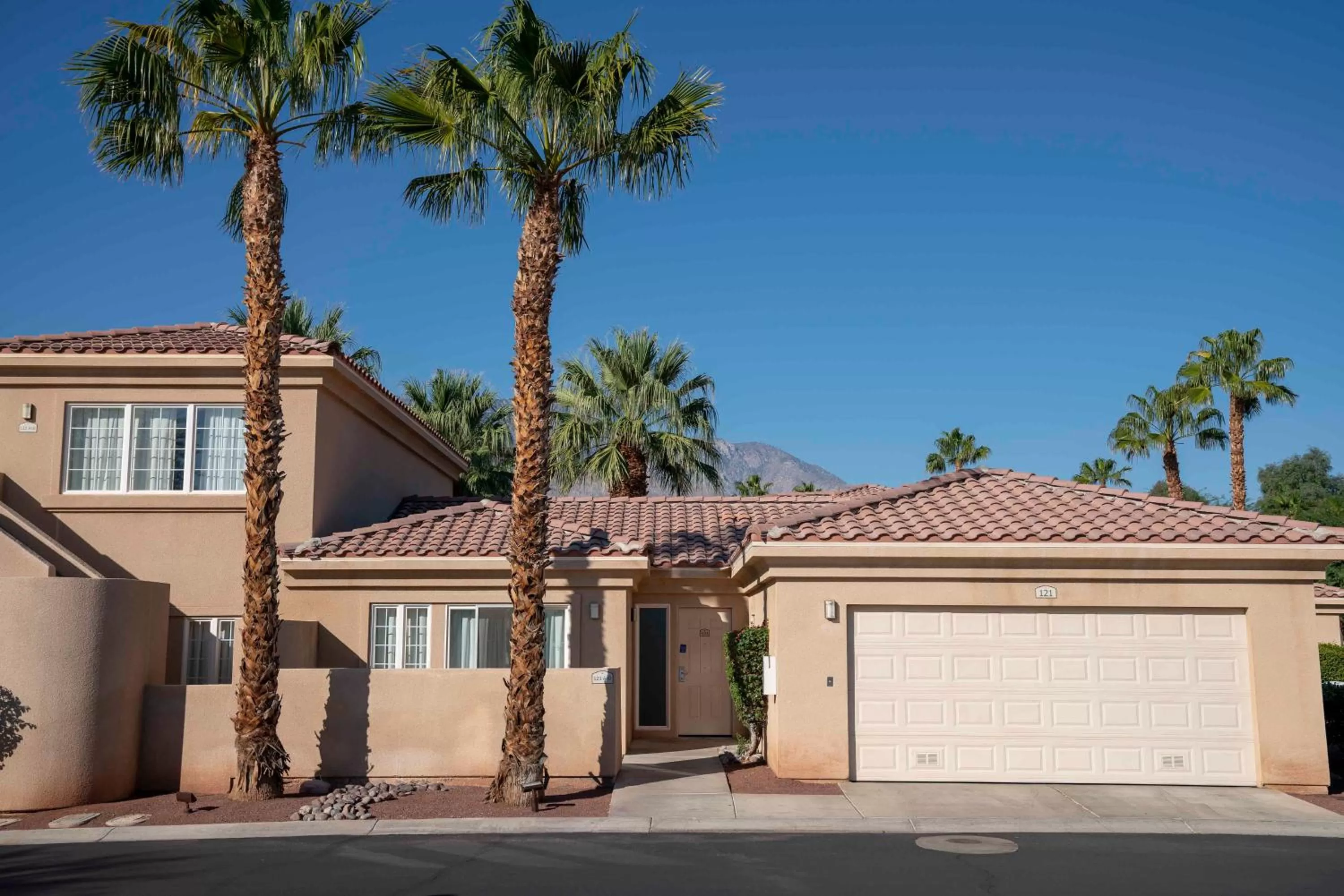 Property building in Raintree's Cimarron Golf Resort Palm Springs