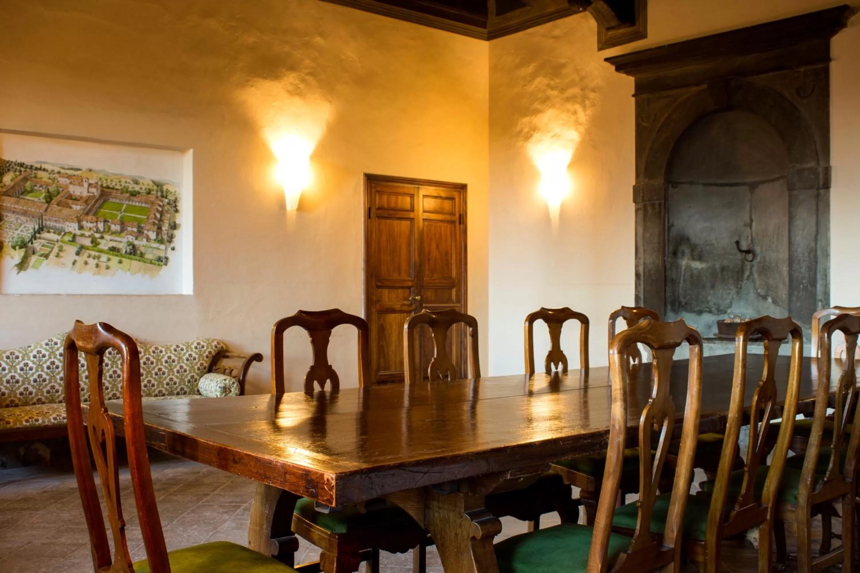 Communal lounge/ TV room in Certosa di Pontignano Residenza d'Epoca - Place of Charme