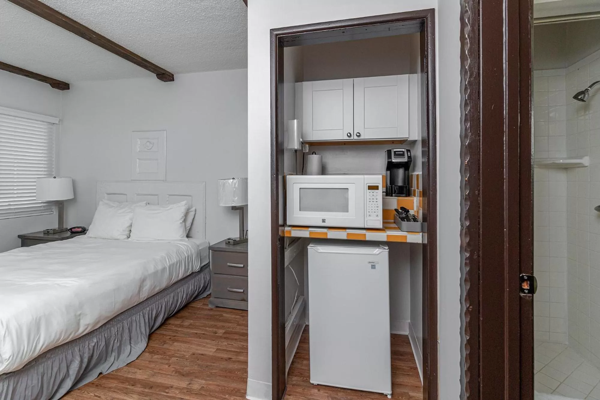 Bed, Kitchen/Kitchenette in 2021 Olive