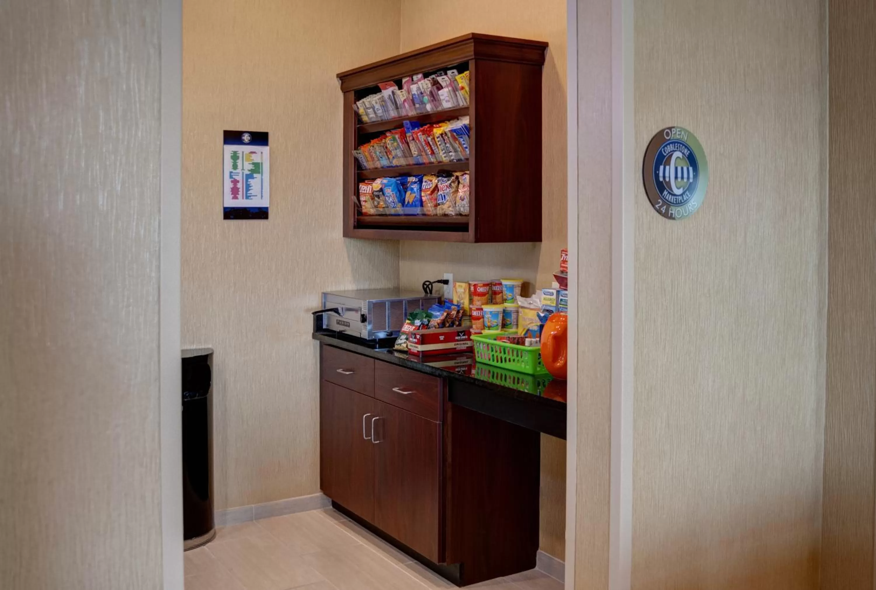 Food in Cobblestone Hotel and Suites - Jefferson