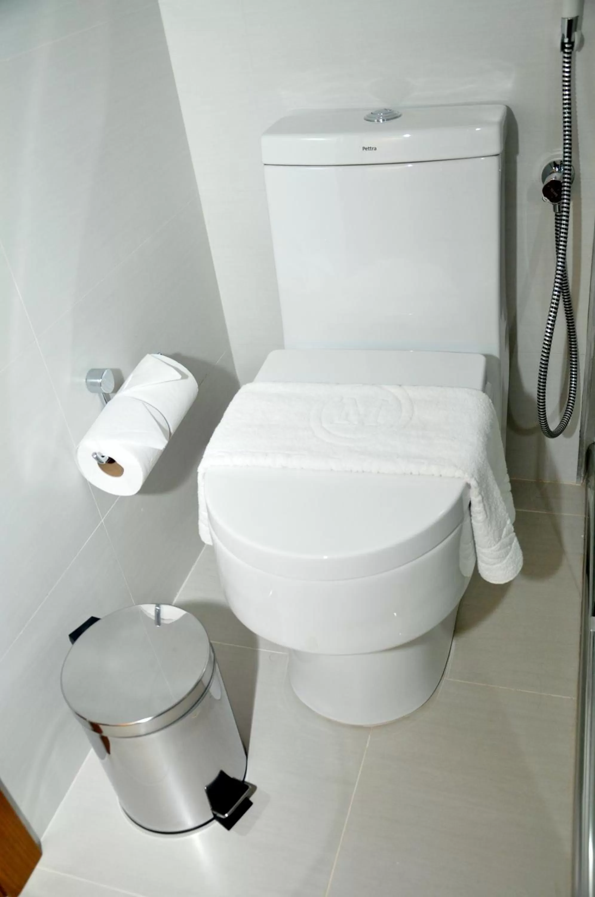 Toilet, Bathroom in Hotel Mohave