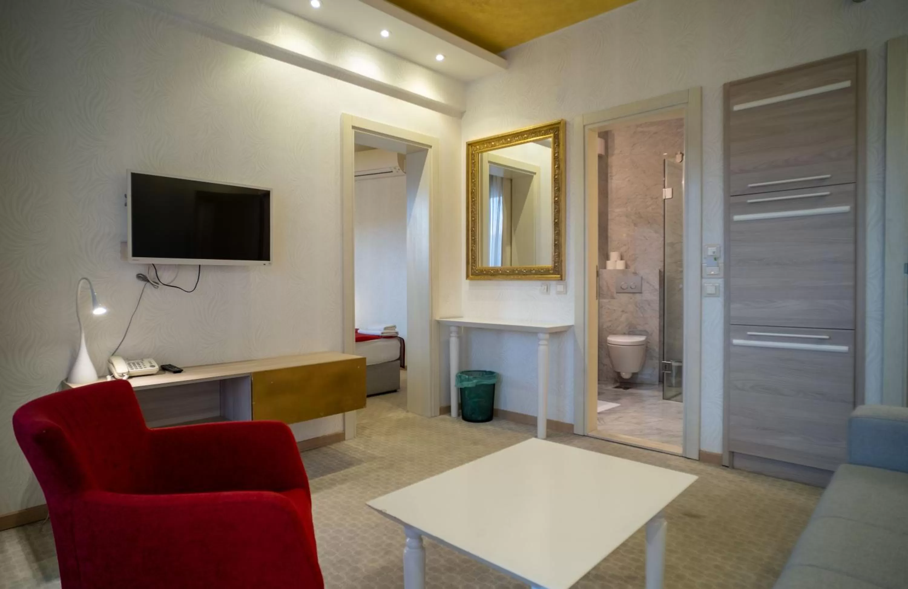 Living room, TV/Entertainment Center in Hotel Atina