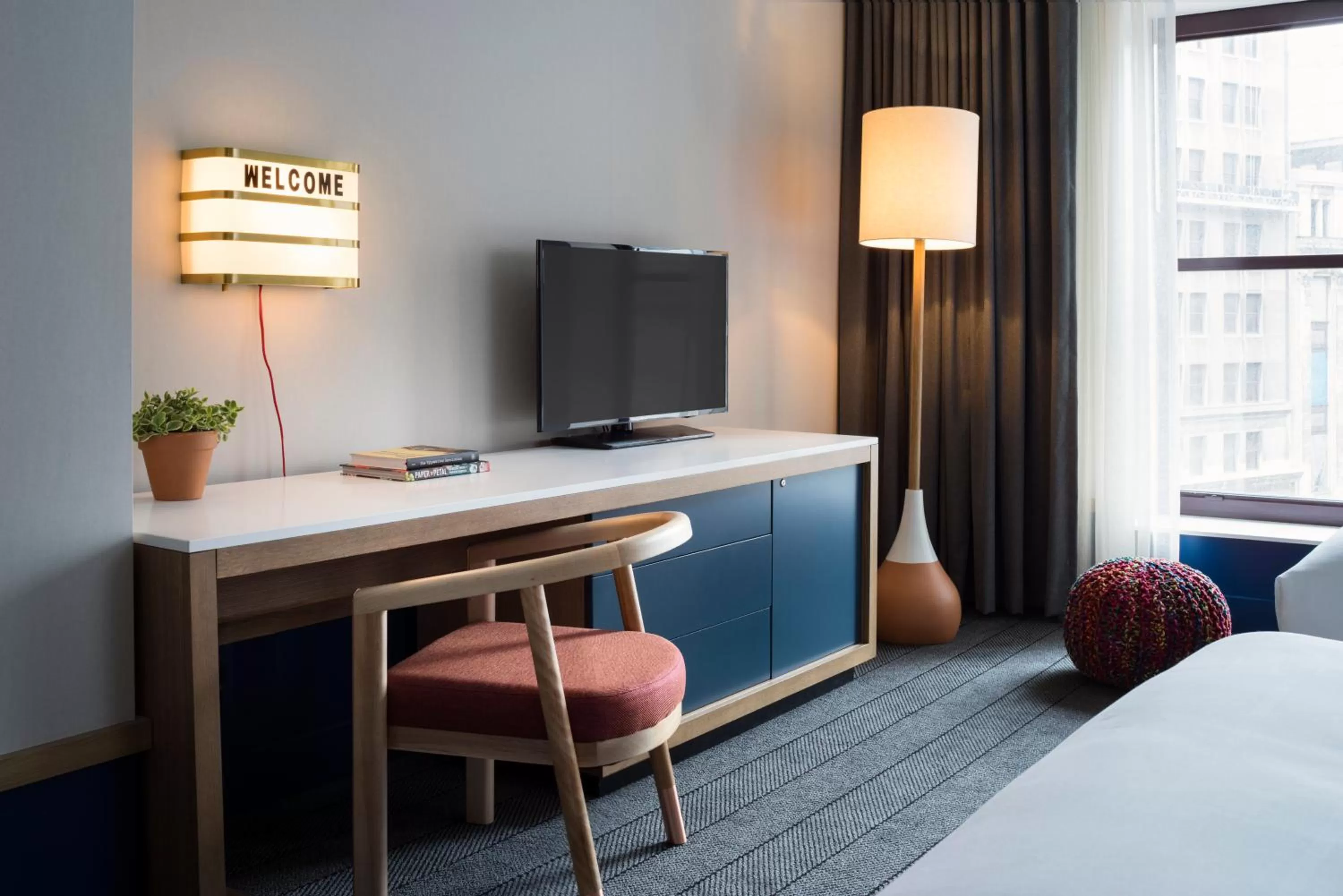 Photo of the whole room, Bed in Kimpton Schofield Hotel by IHG