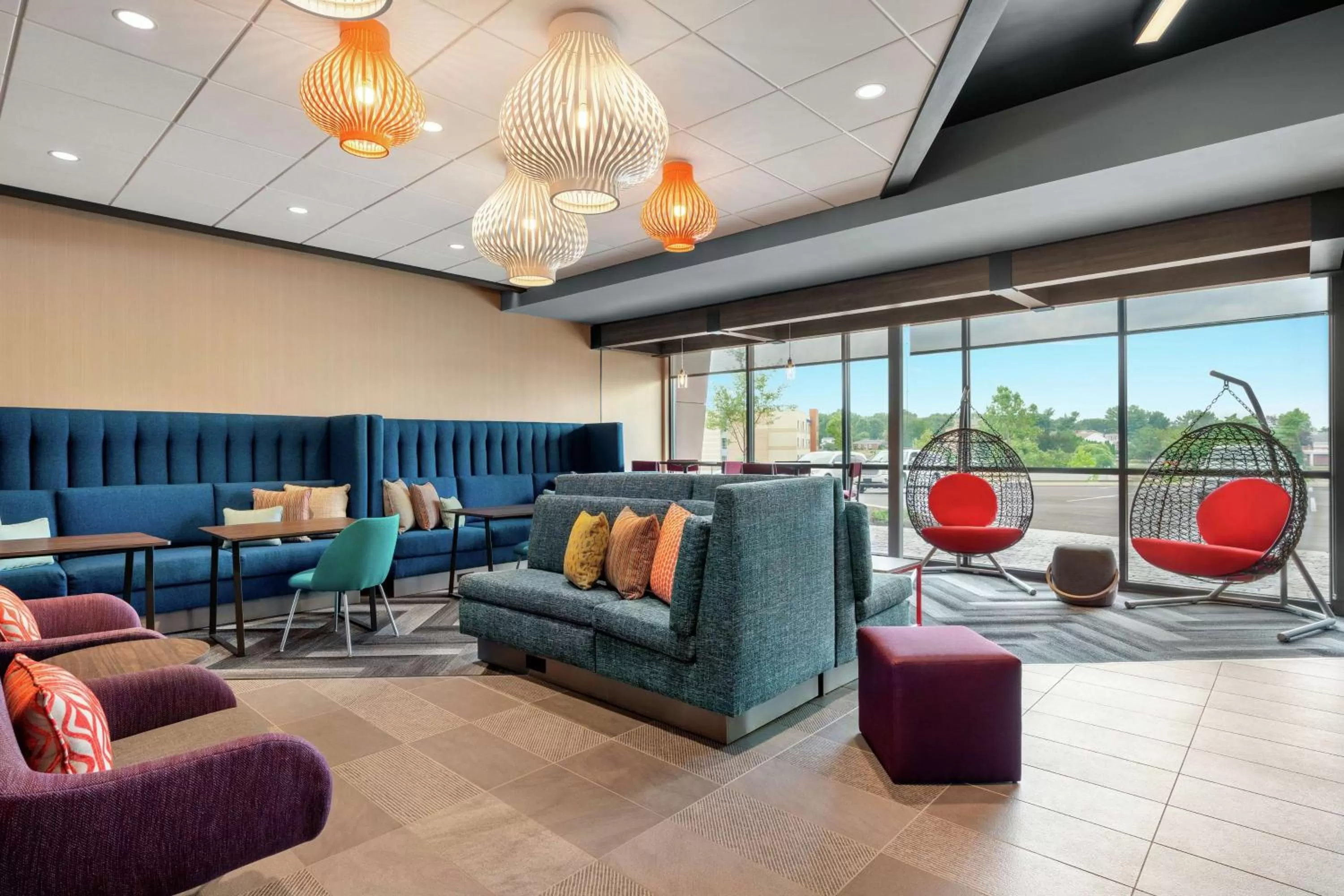 Communal lounge/ TV room in Tru By Hilton Hershey Chocolate Avenue