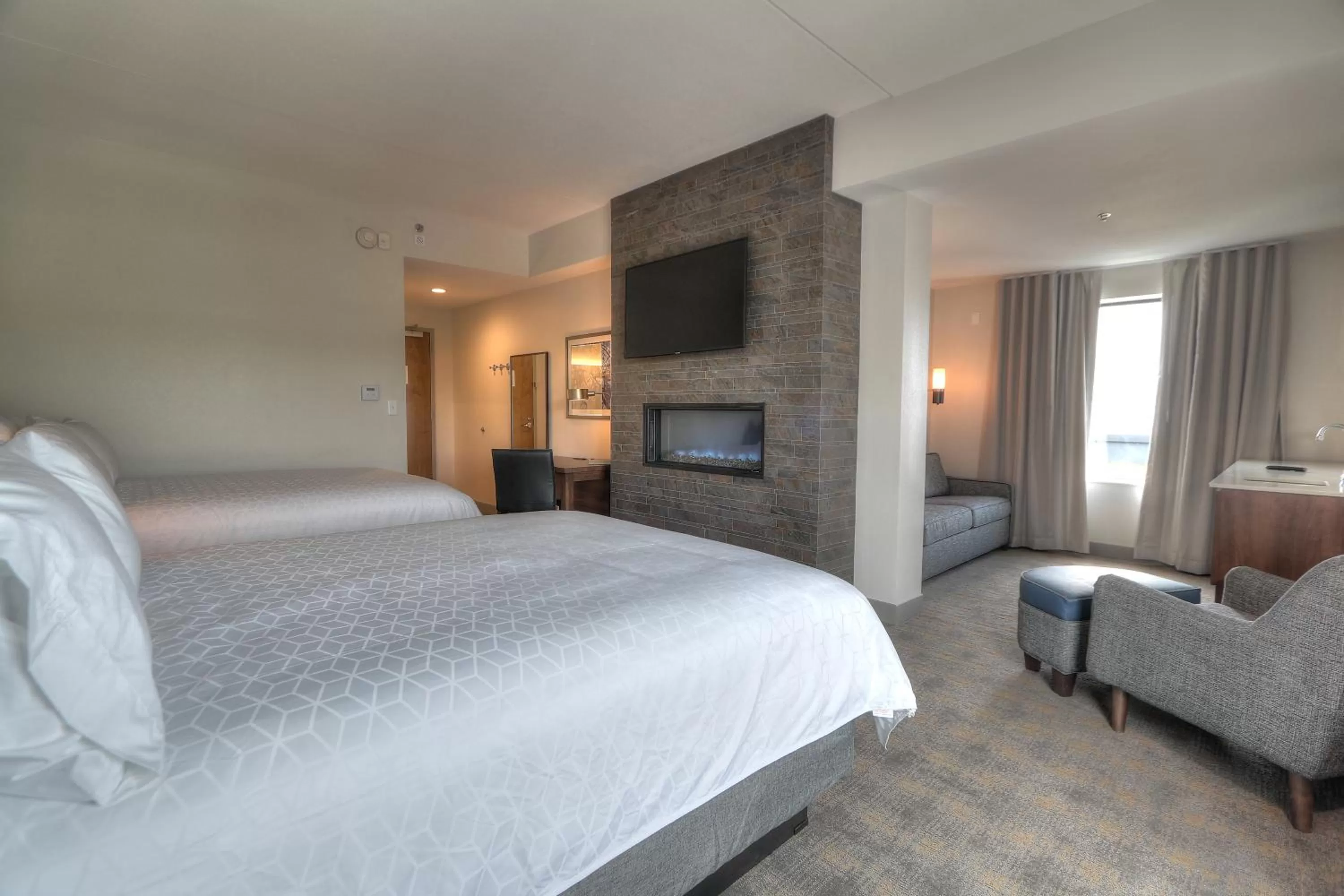 flat iron, Bed in Holiday Inn & Suites Pigeon Forge Convention Center by IHG