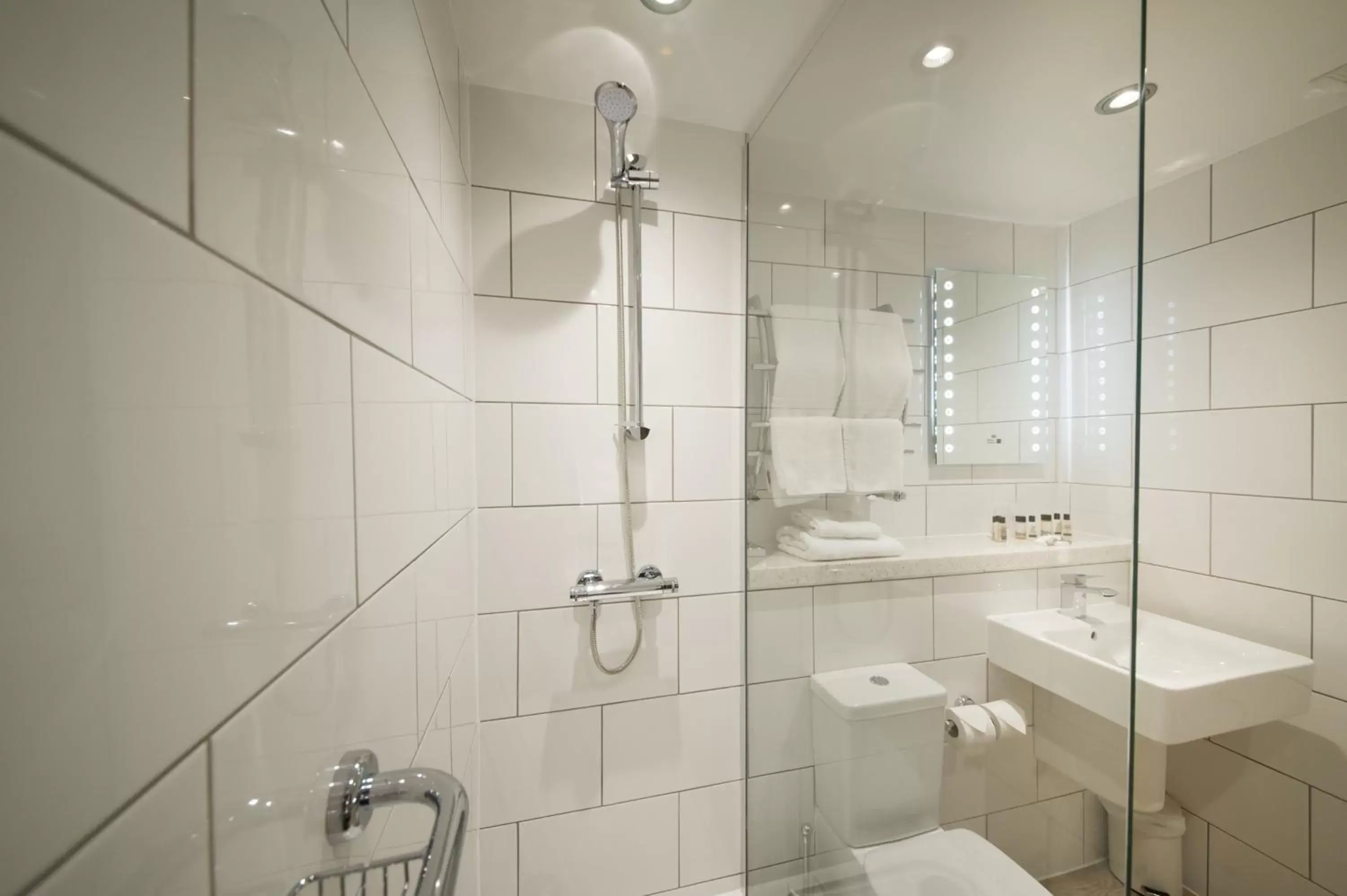 Standard Twin Room in The Railway by Innkeeper's Collection Standard Twin Room in The Railway by Innkeeper's Collection