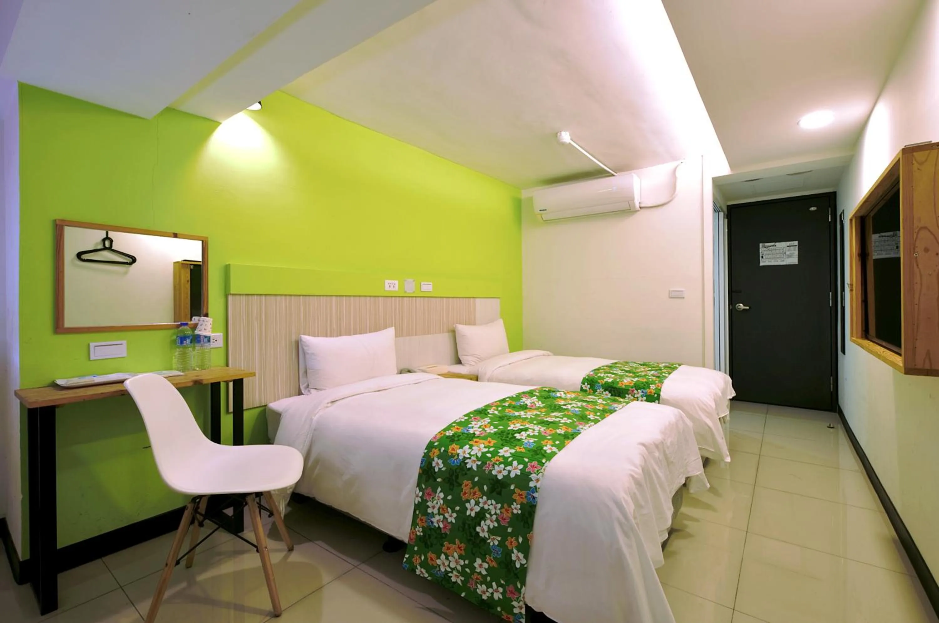 Bed in Good Night Hotel