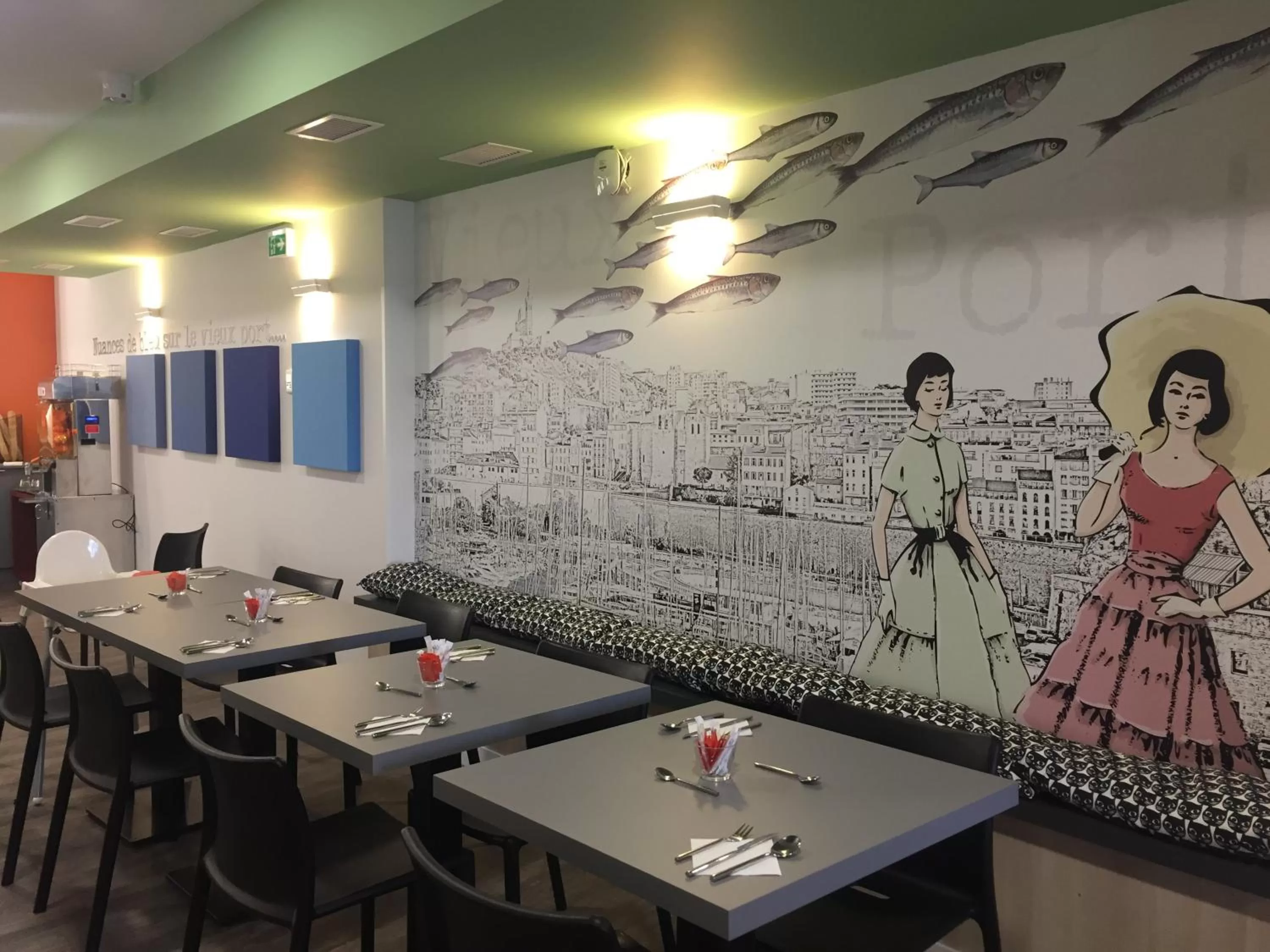 Restaurant/places to eat in ibis Styles Marseille Vieux Port