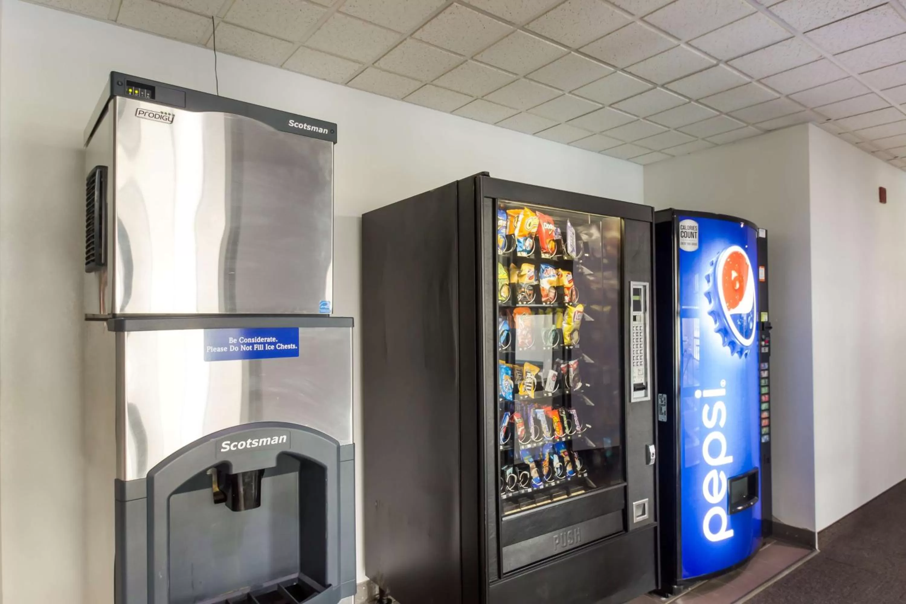 Property building in Motel 6-Rothschild, WI