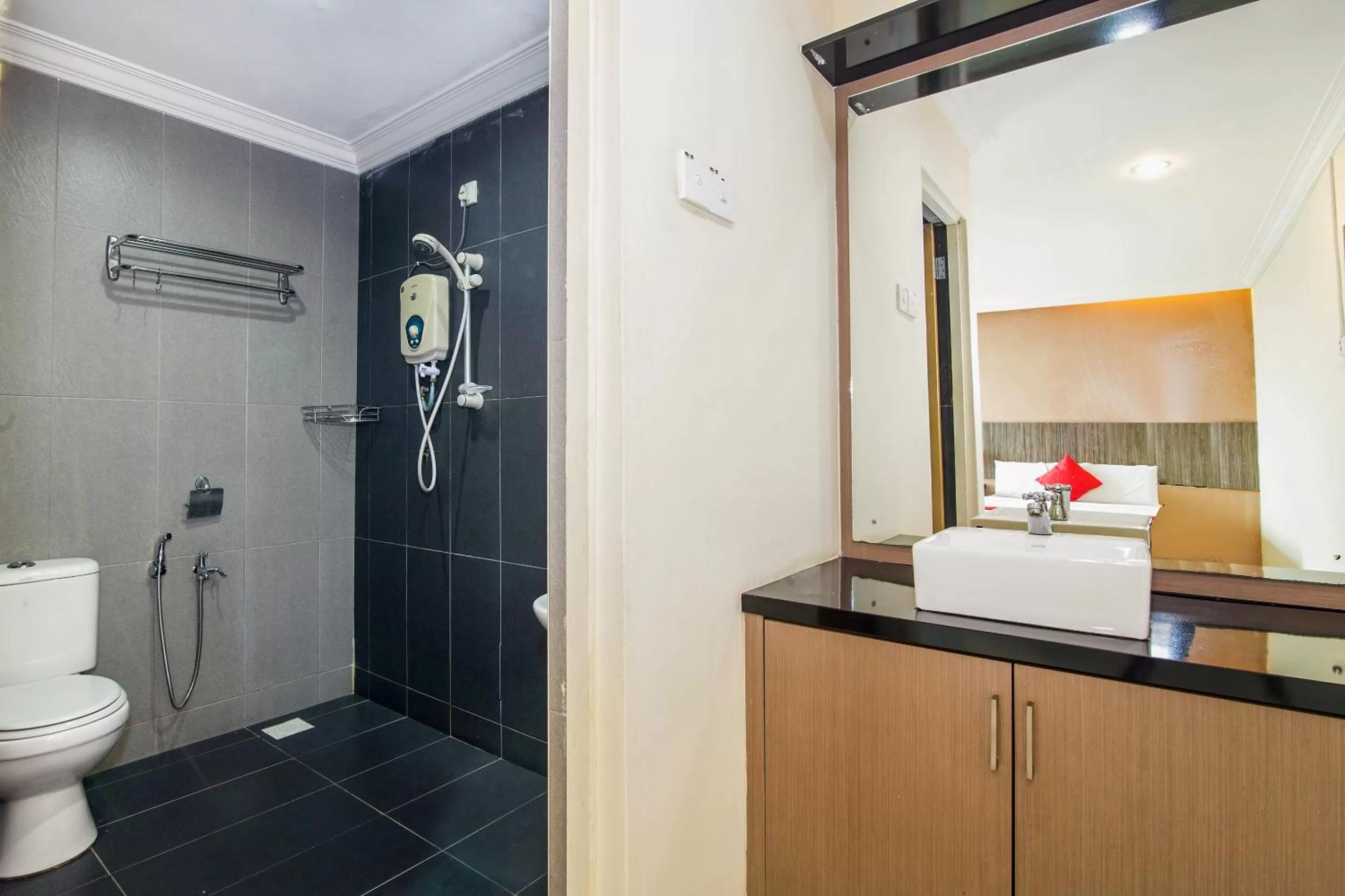 Bathroom in Crystal City Hotel