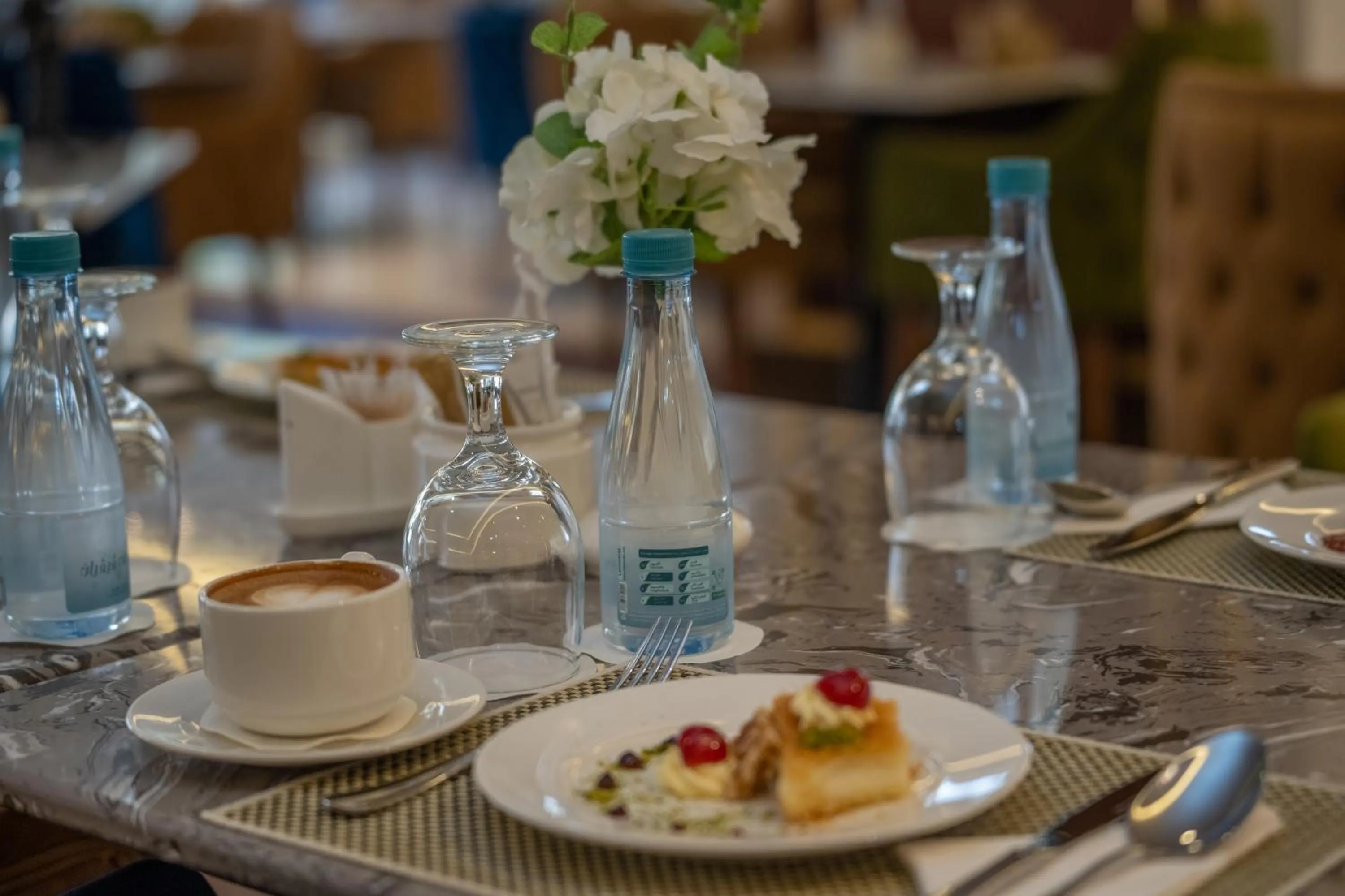 Food and drinks in Rosemond Al Hamra