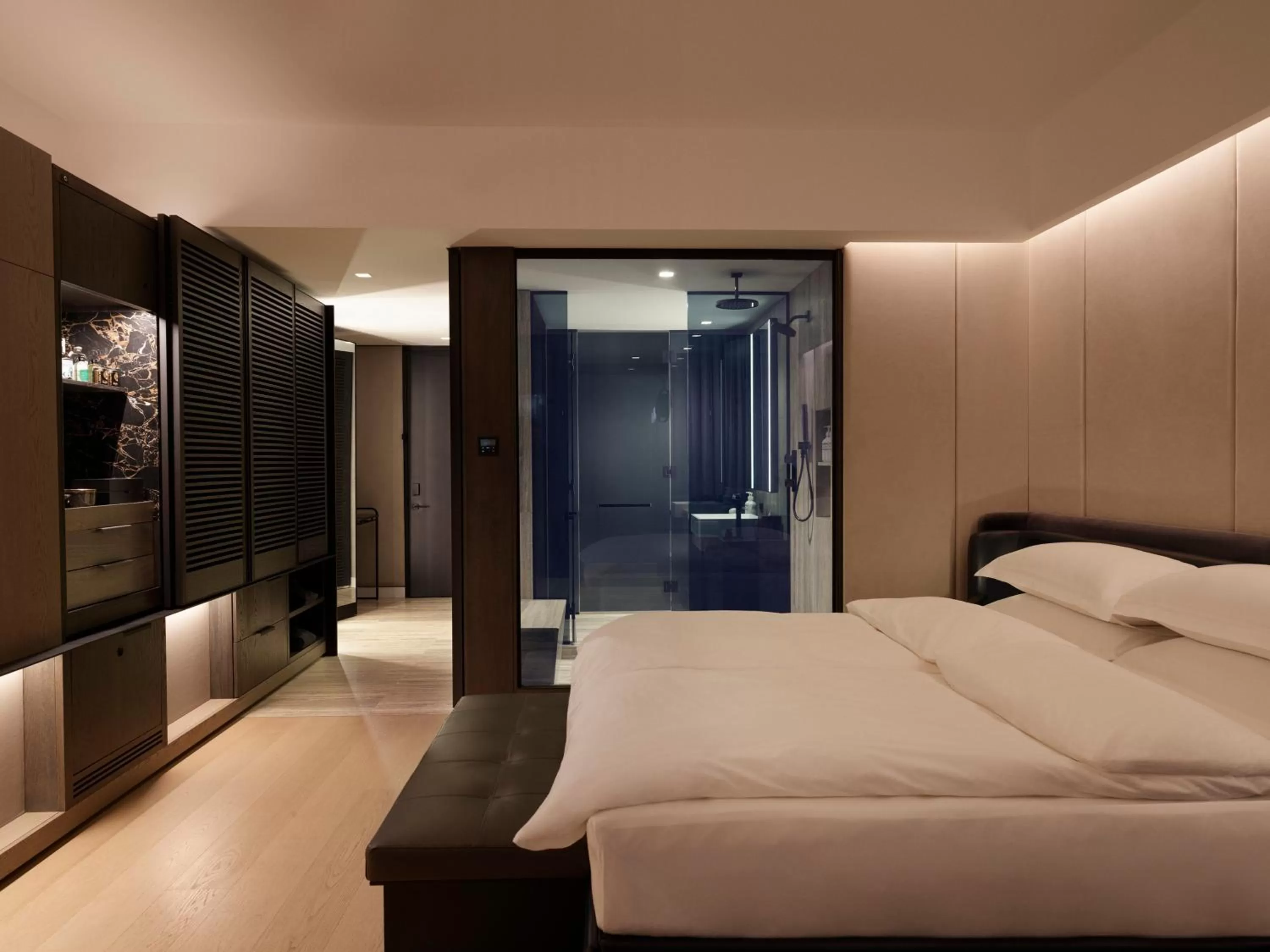 Property building, Bed in Equinox Hotel New York