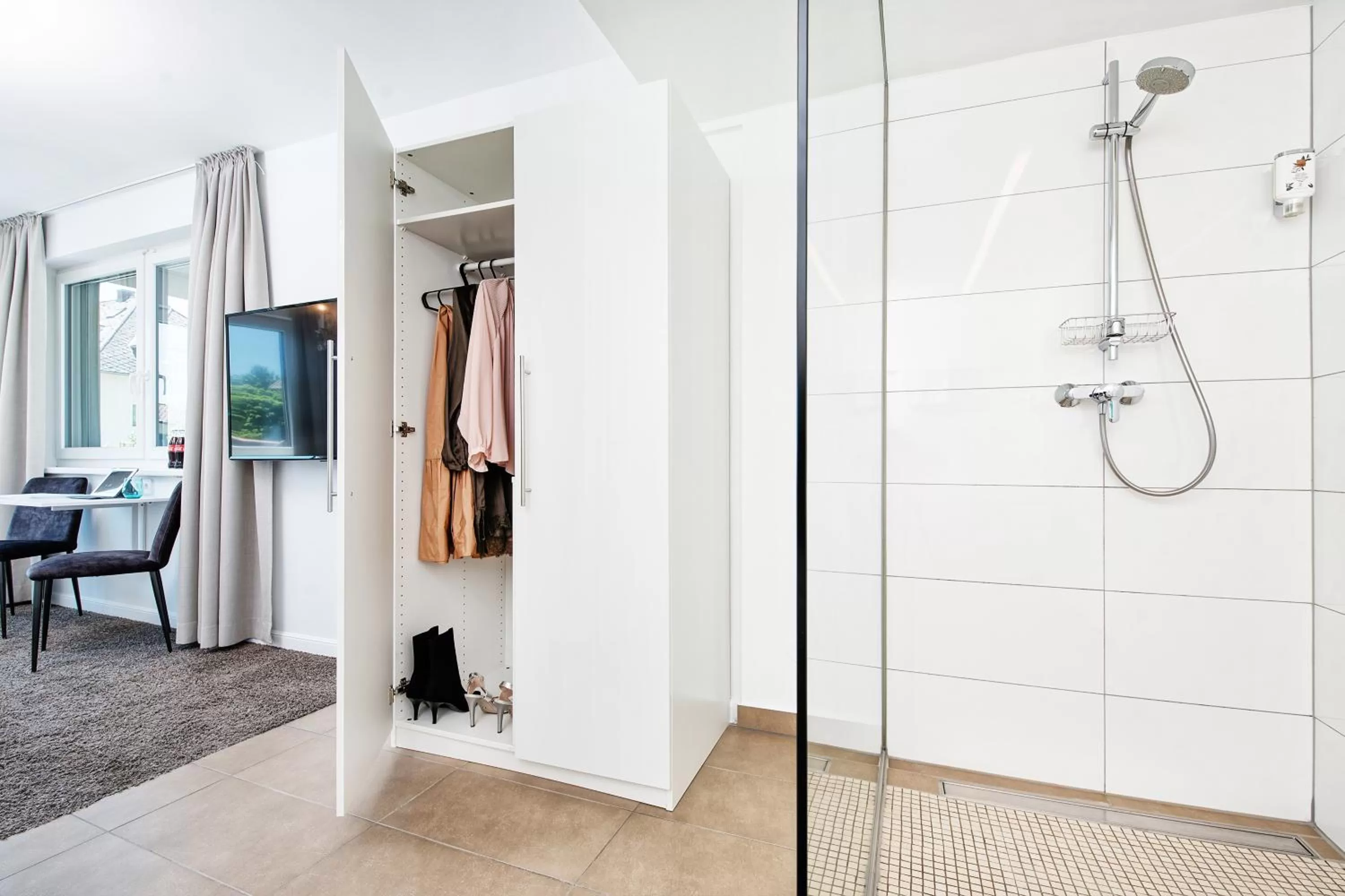 Photo of the whole room, Bathroom in Hotel 24 Checkin Velden