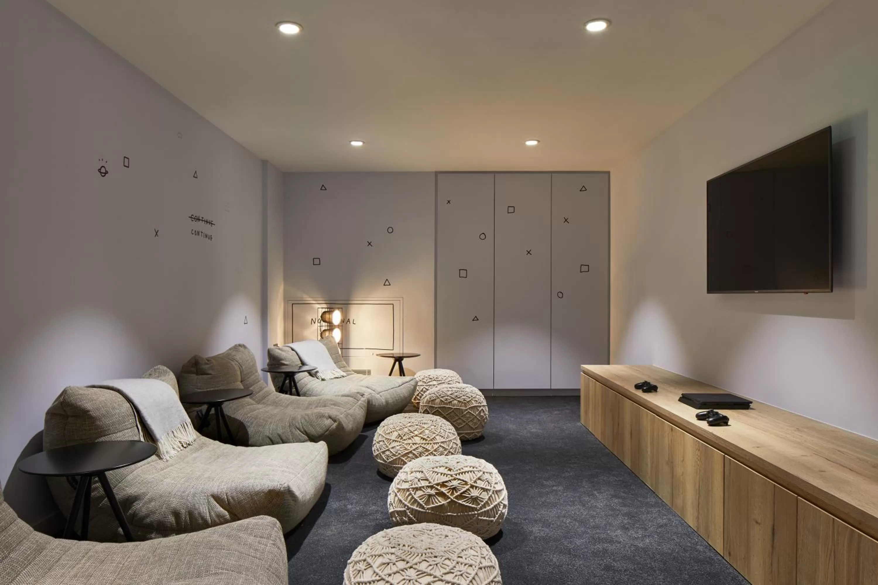 Communal lounge/ TV room in ARK Canary Wharf