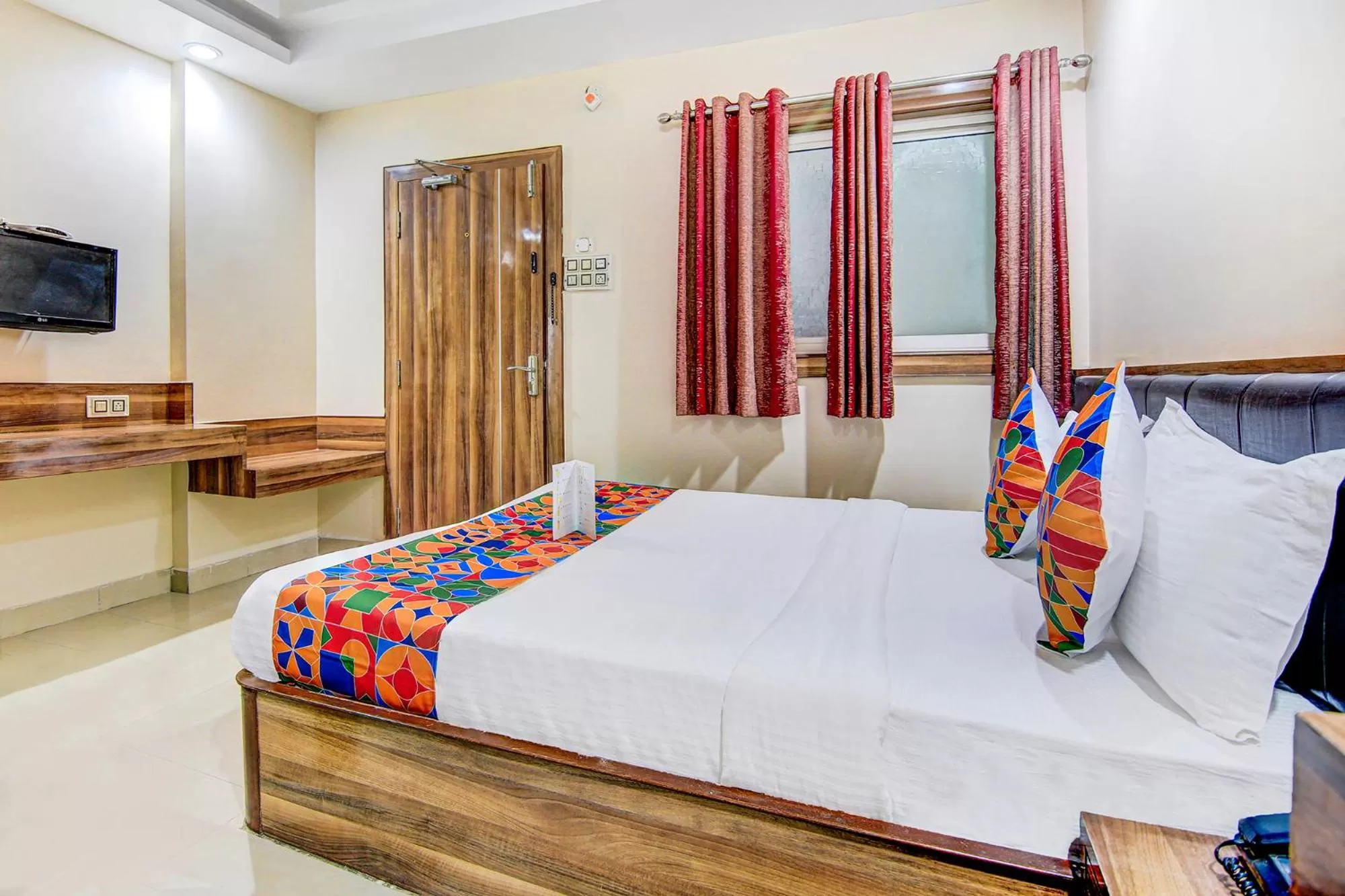 Bedroom, Bed in Via CT Palace