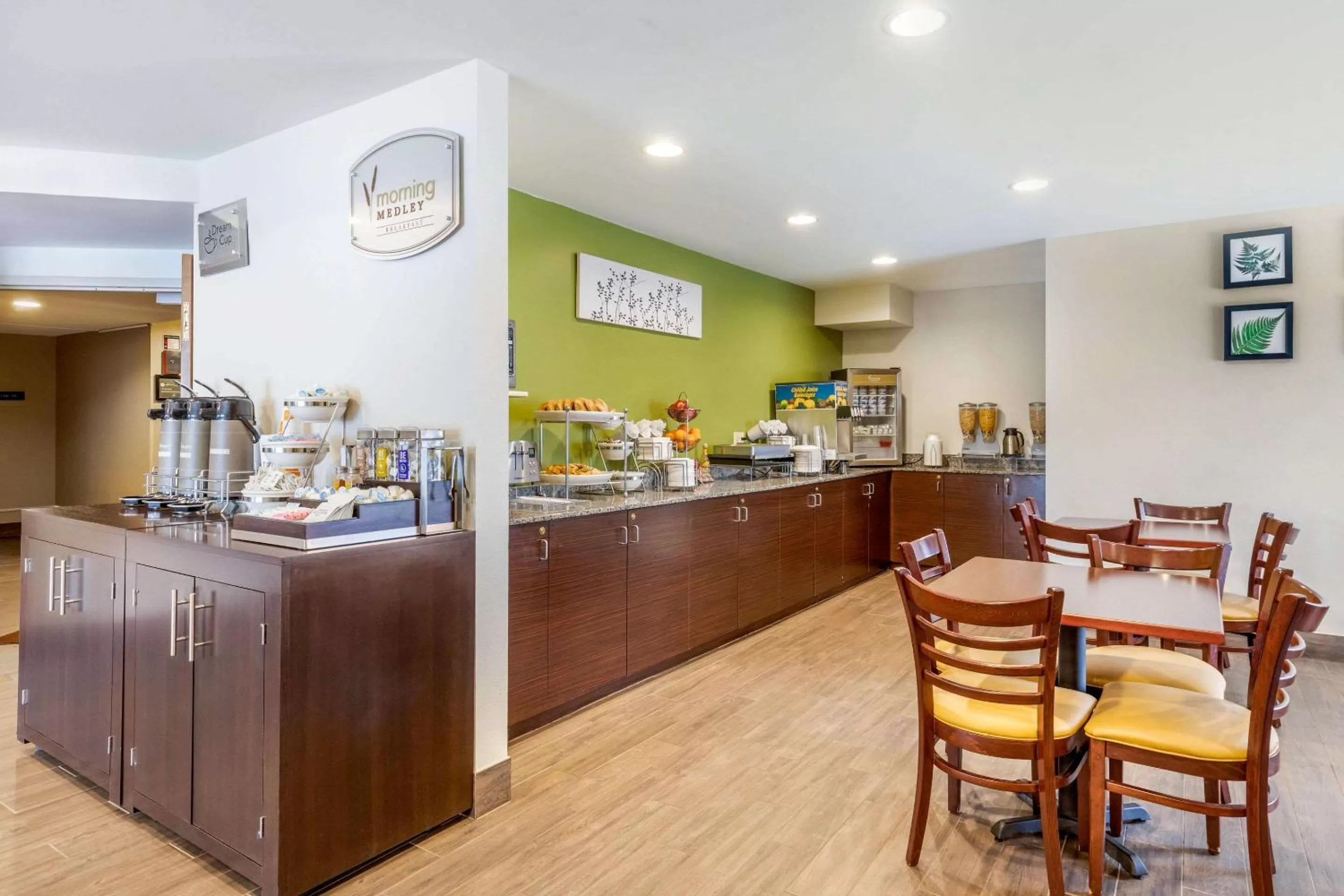 Restaurant/places to eat in Sleep Inn near Great Lakes Naval Base