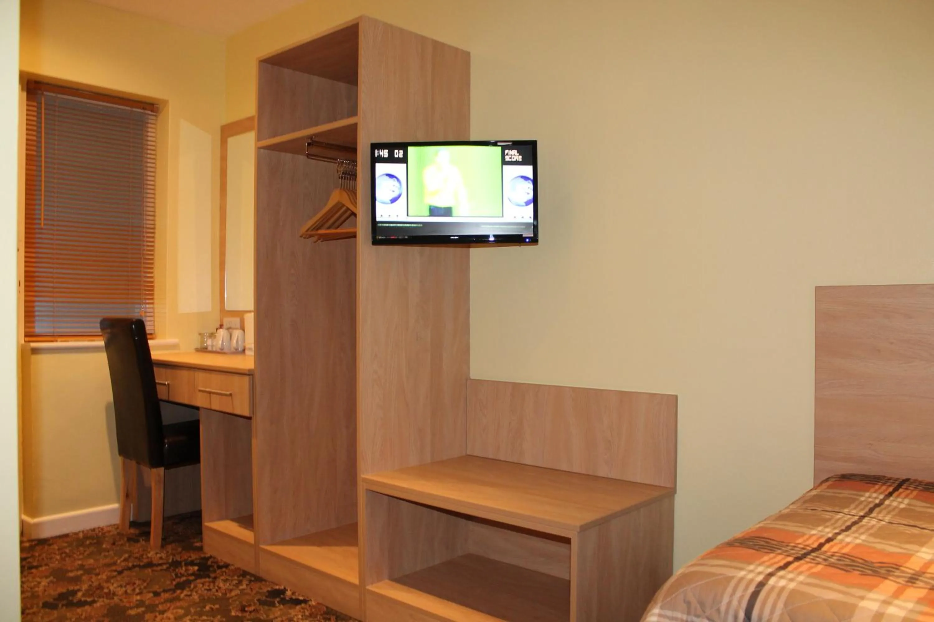 TV and multimedia, Bed in The Abbey House Hotel