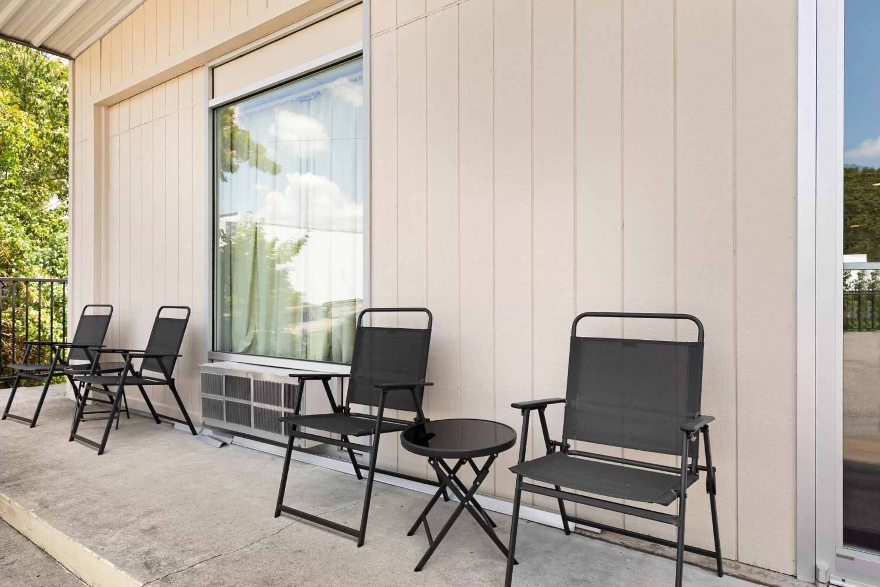 Patio in Candlewick Inn and Suites