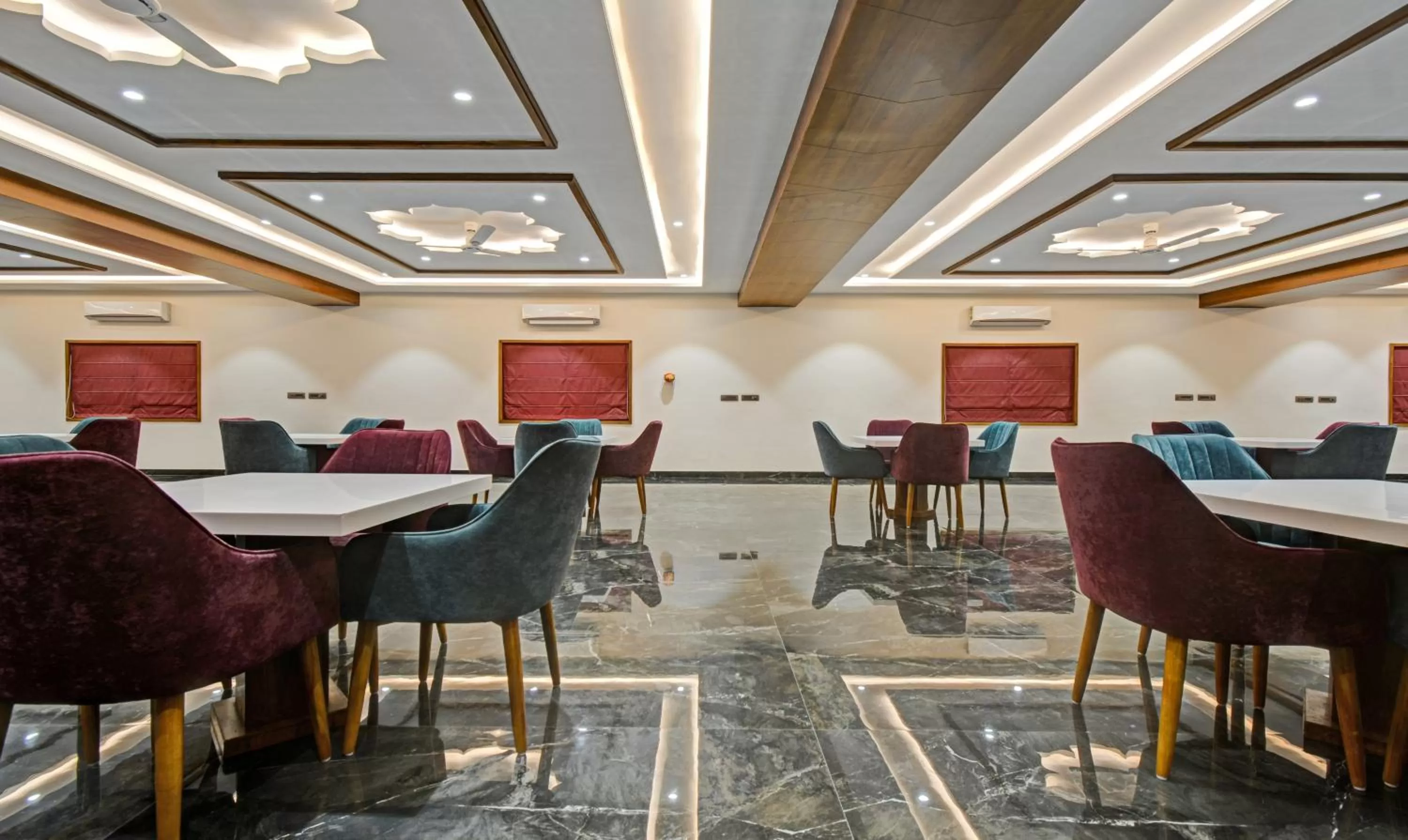 Restaurant/places to eat in Treebo Z