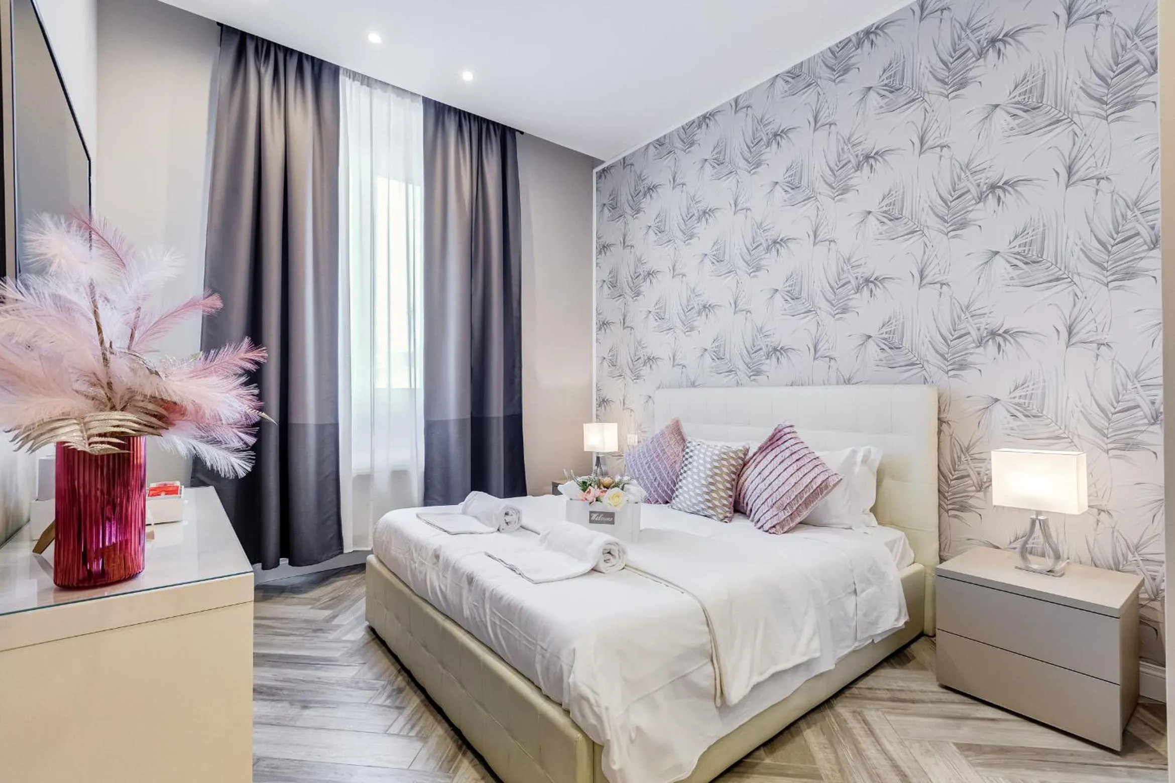 Decorative detail, Bed in Hanky Suite