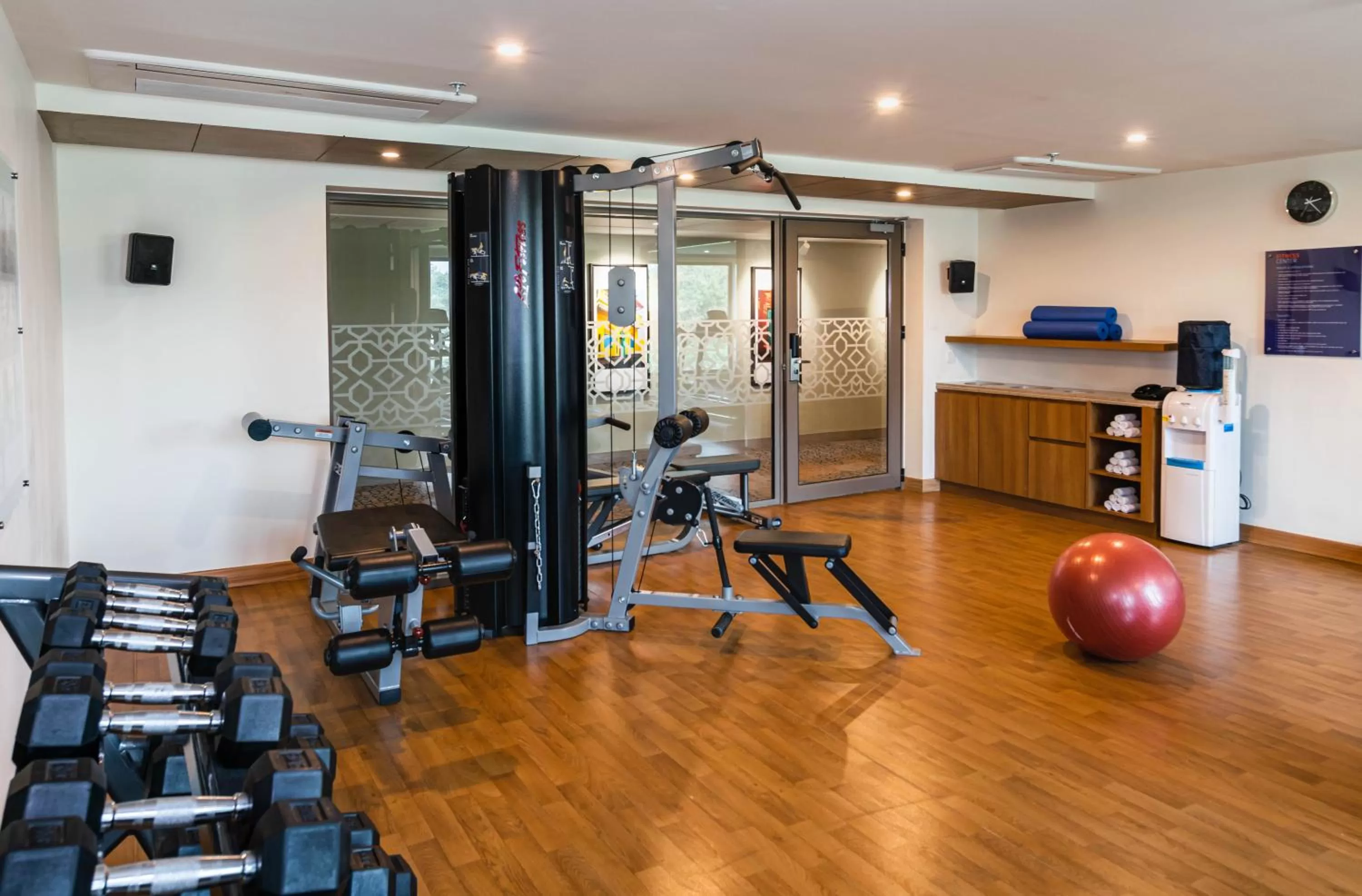 Fitness centre/facilities in Holiday Inn Express Kolkata Airport by IHG