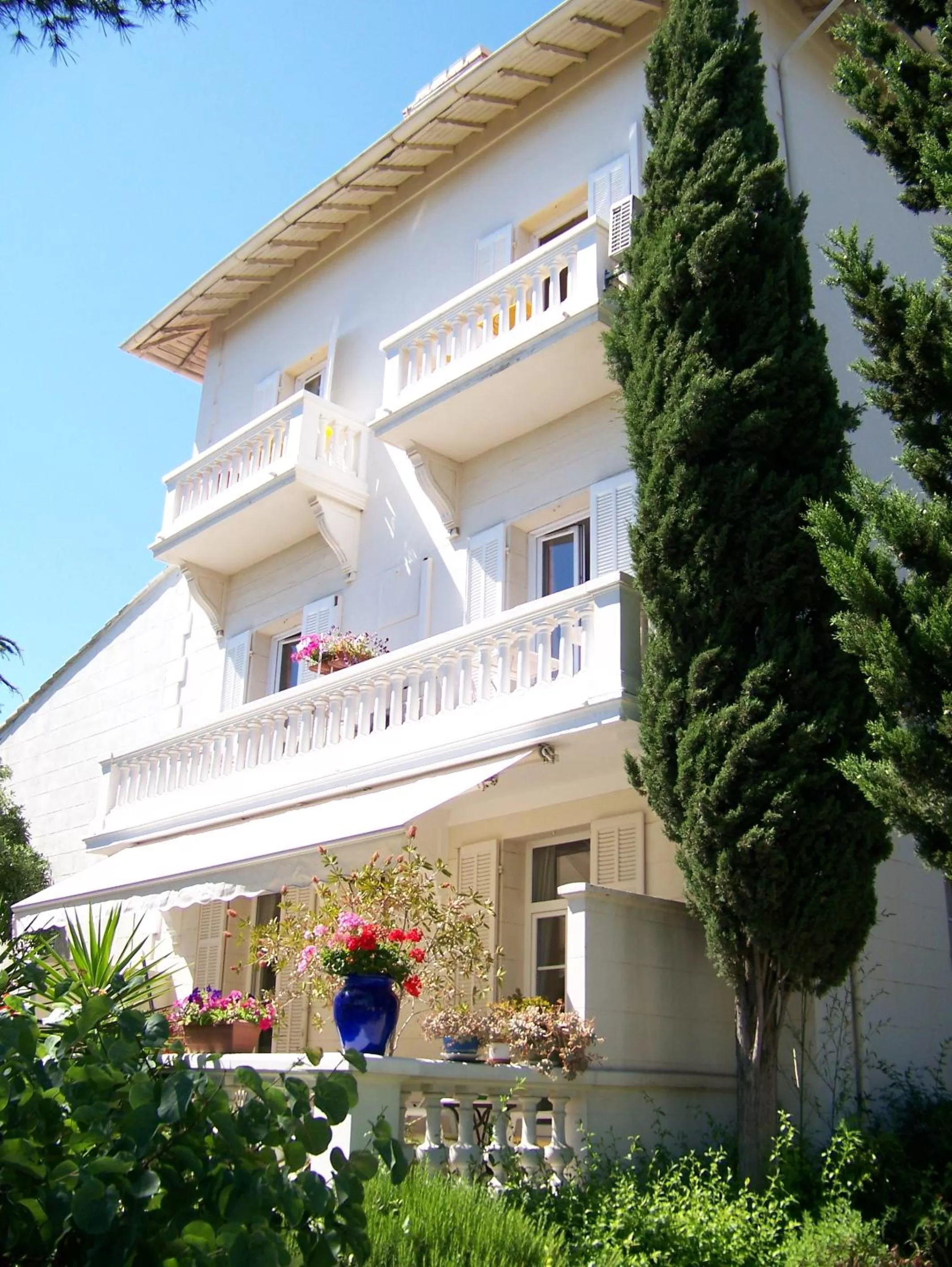 Spring, Property Building in Le Thimothée : Hôtel & Studios