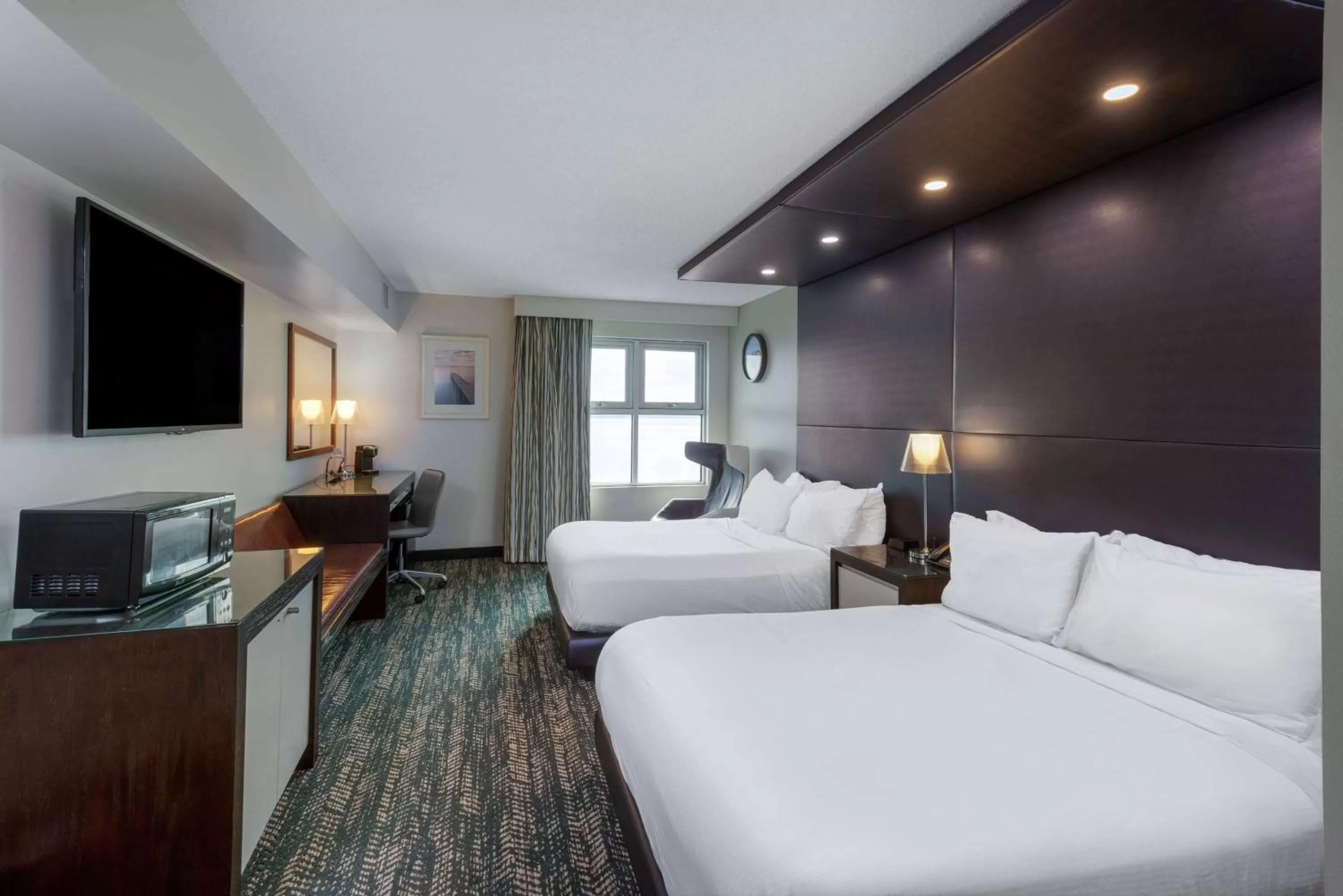 Photo of the whole room, Bed in 41 Lakefront Hotel, Trademark Collection by Wyndham