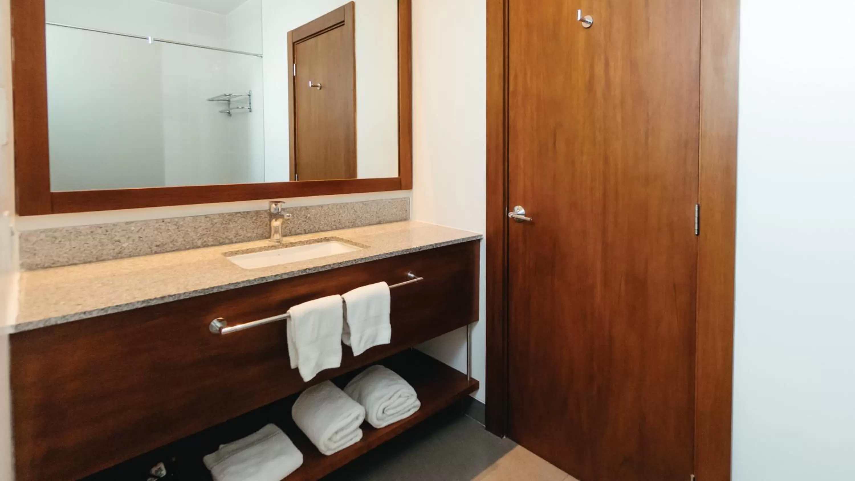 Bathroom in Holiday Inn Guayaquil Airport by IHG