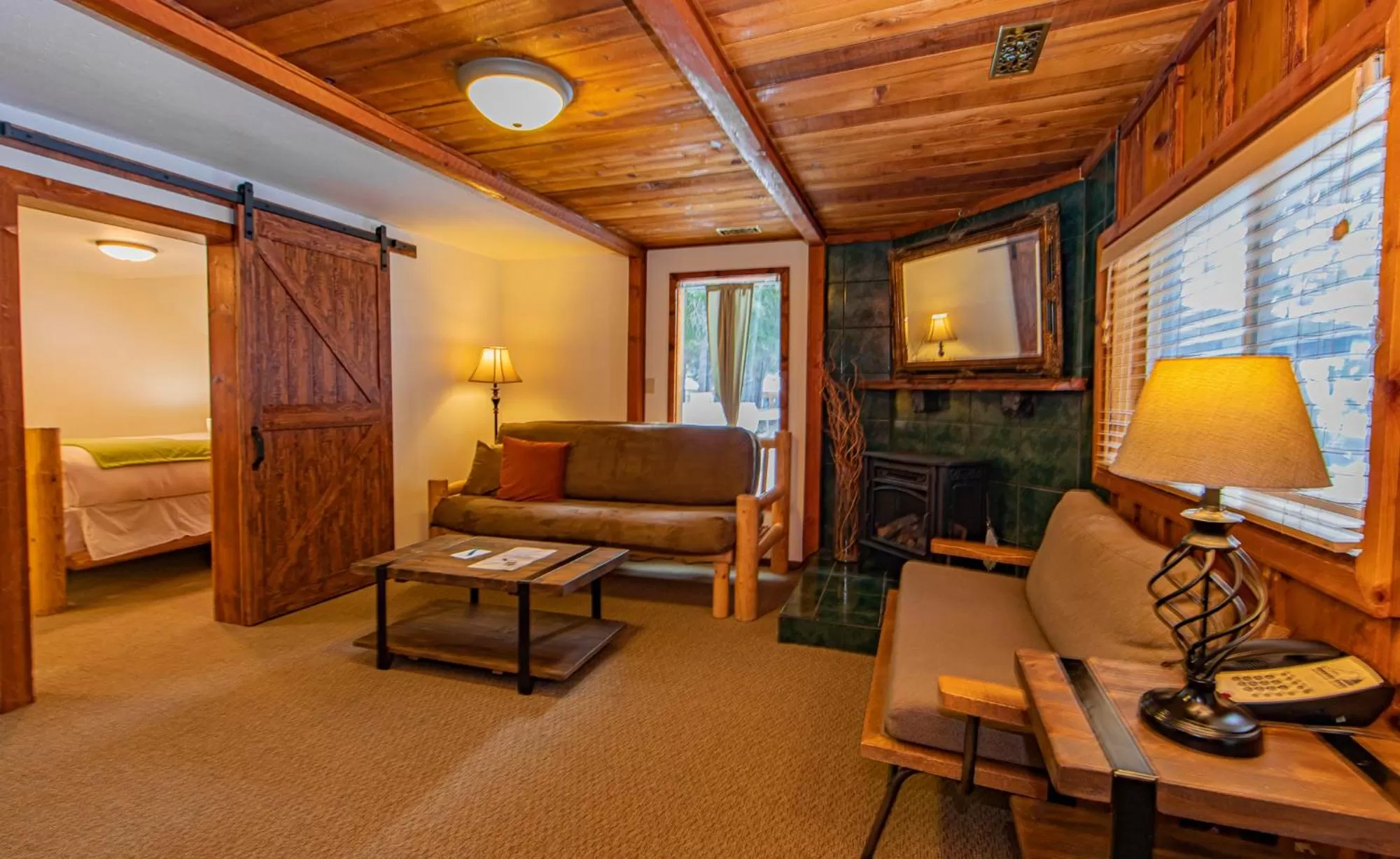 Living room, Bed in Cooper Spur Mountain Resort