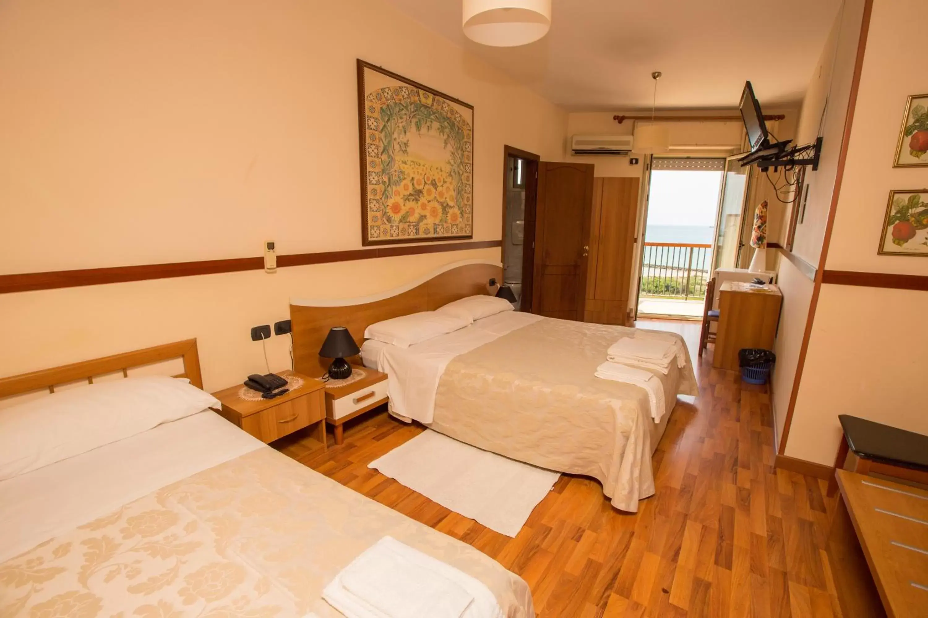 Triple Room in Hotel Sole Triple Room in Hotel Sole